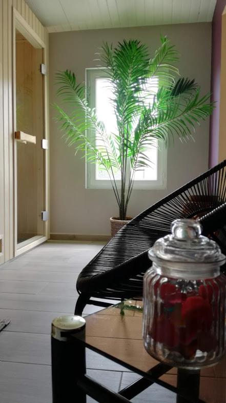 Suite with Spa Access - Photo 13