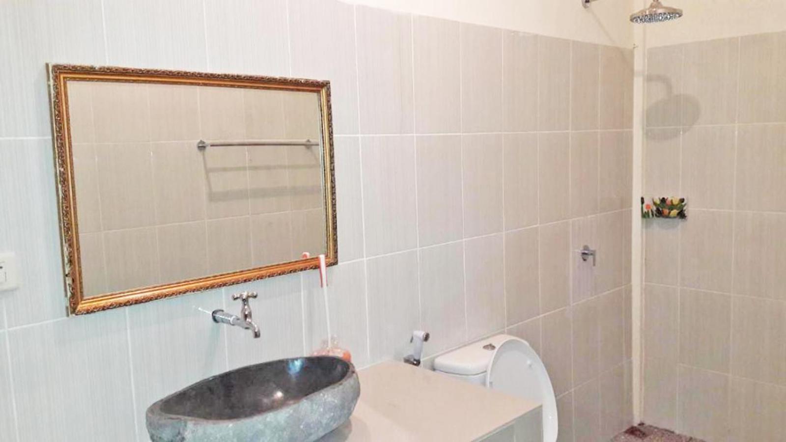 Double Room - Photo 12