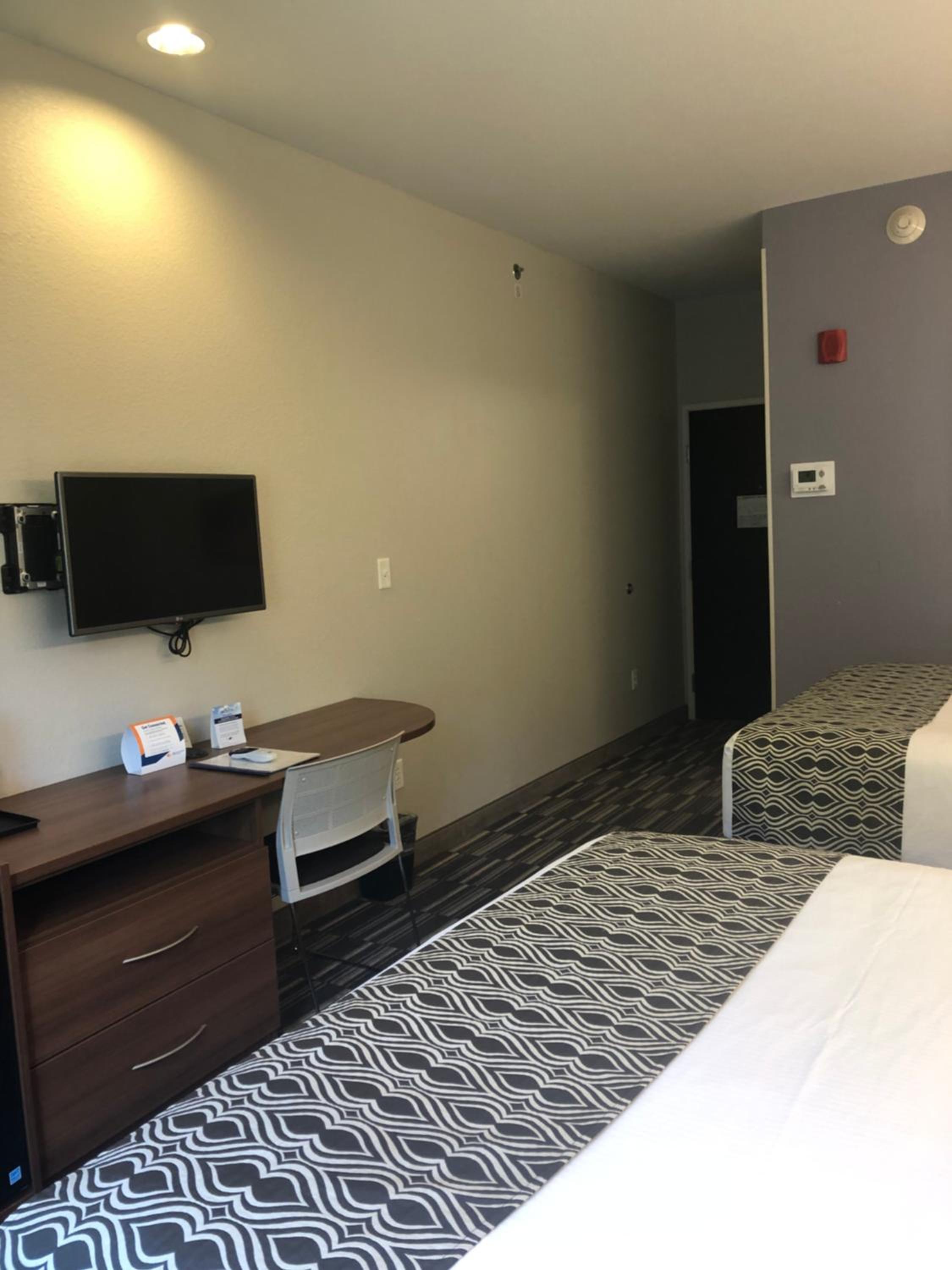Deluxe Queen Room with Two Queen Beds - Non-Smoking