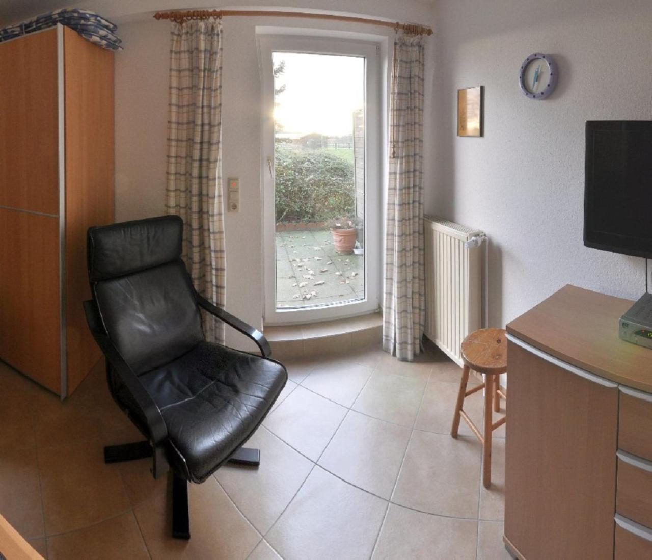 One-Bedroom House photo 1