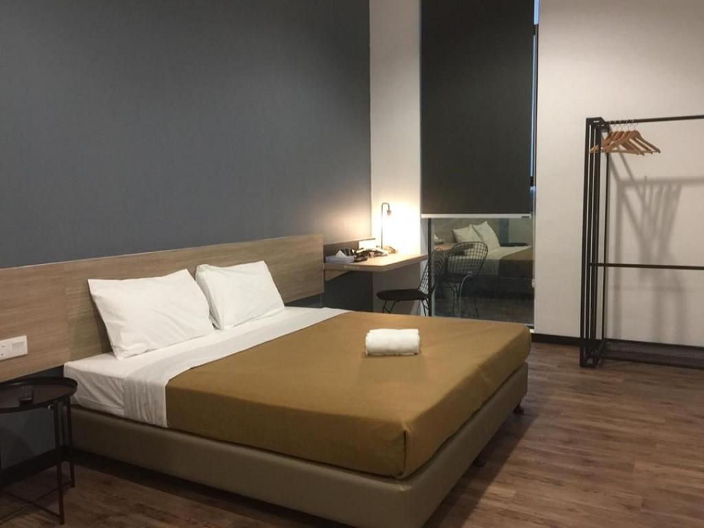 Deluxe King Room - Photo 2