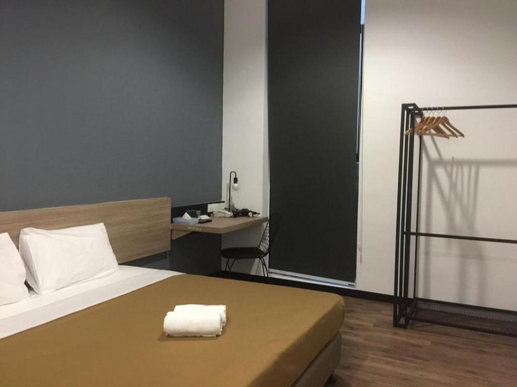 Deluxe King Room - Photo 4