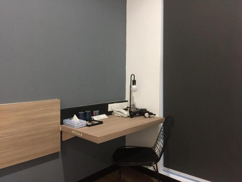 Deluxe King Room - Photo 6