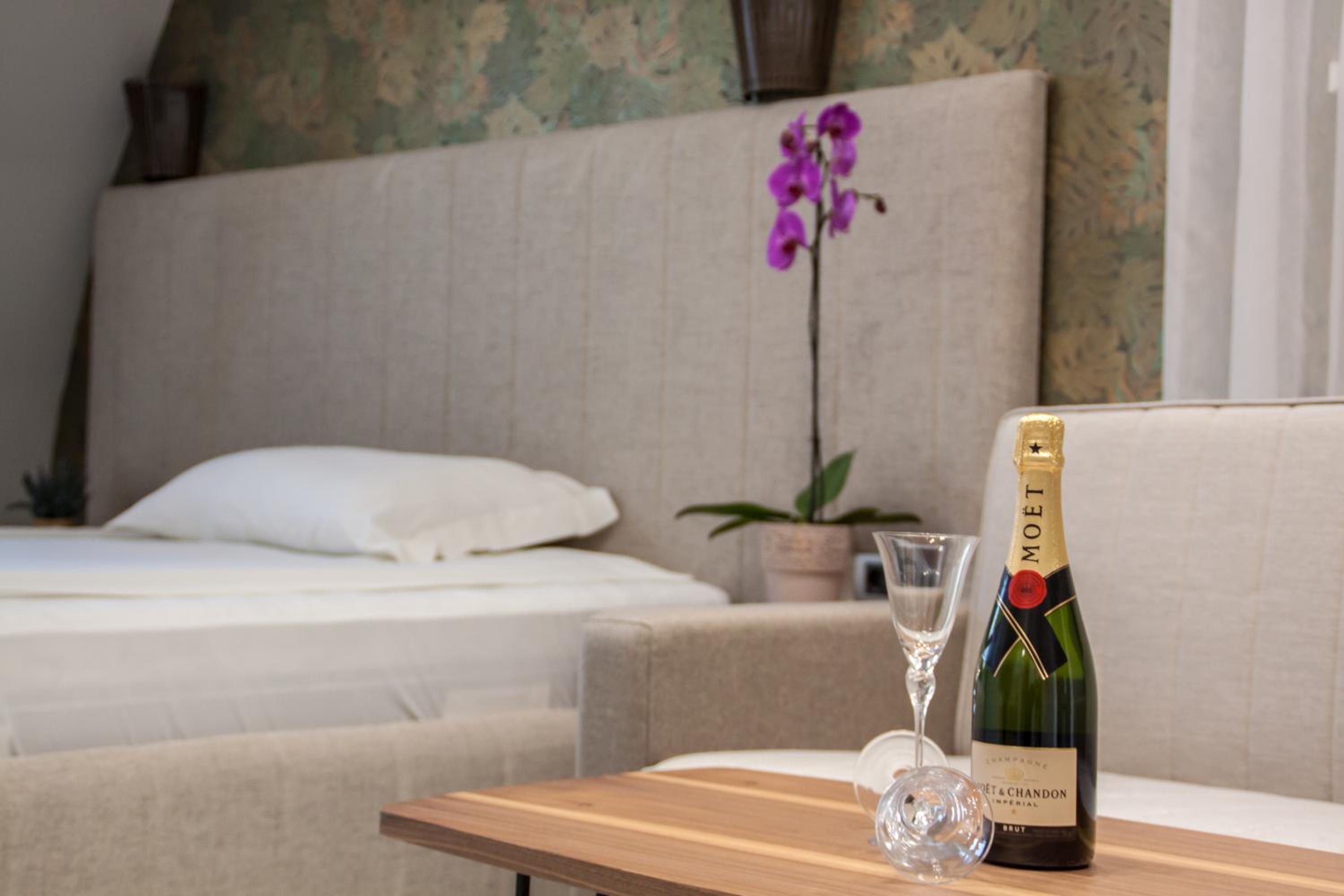 Standard Double or Twin Room - Photo 15