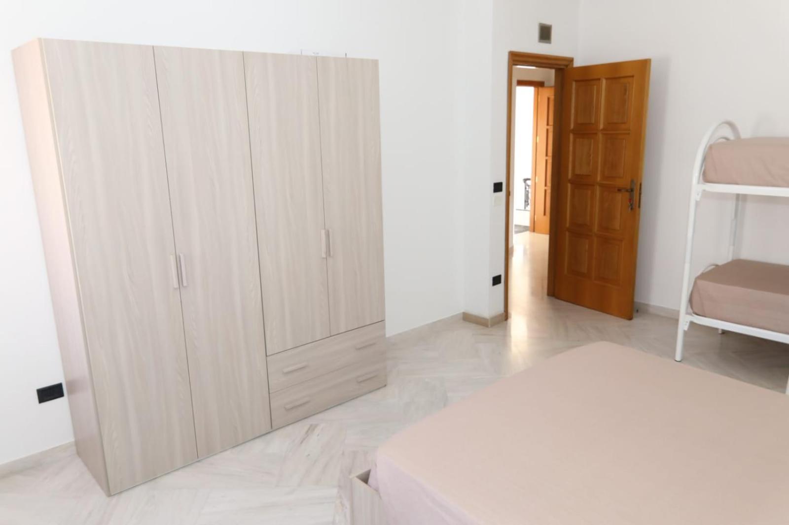 Quadruple Room with Private Bathroom - Photo 8