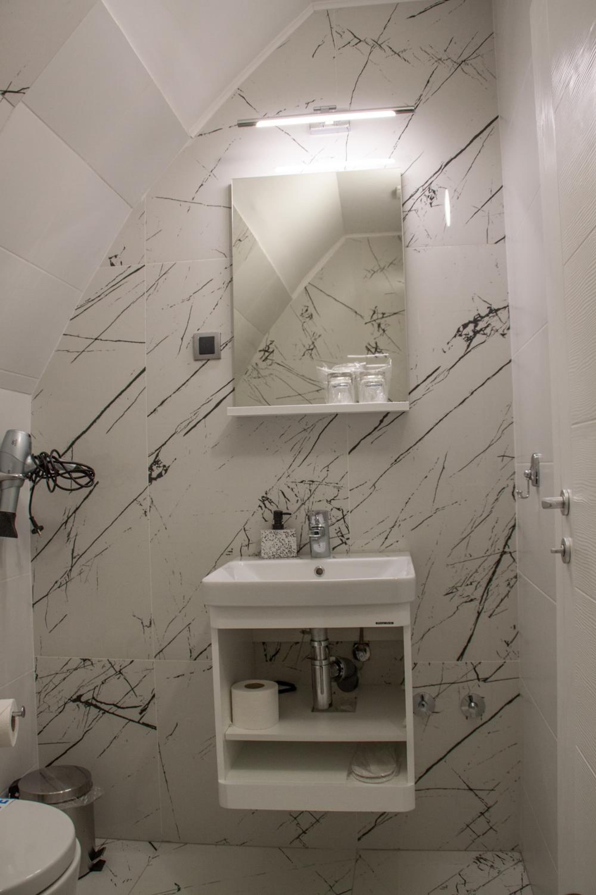 Standard Double or Twin Room - Photo 4
