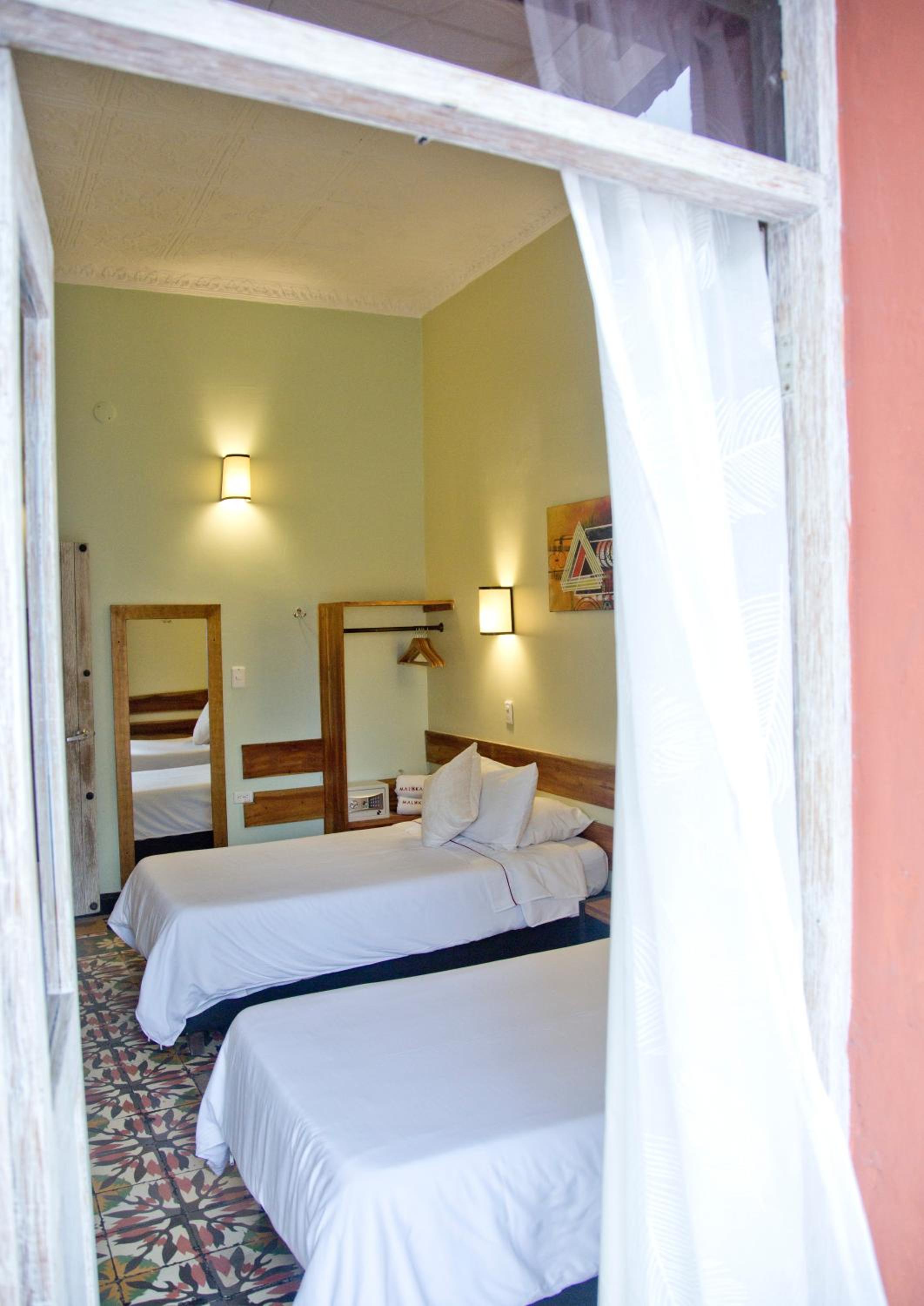 Twin Room with Shared Bathroom photo 2