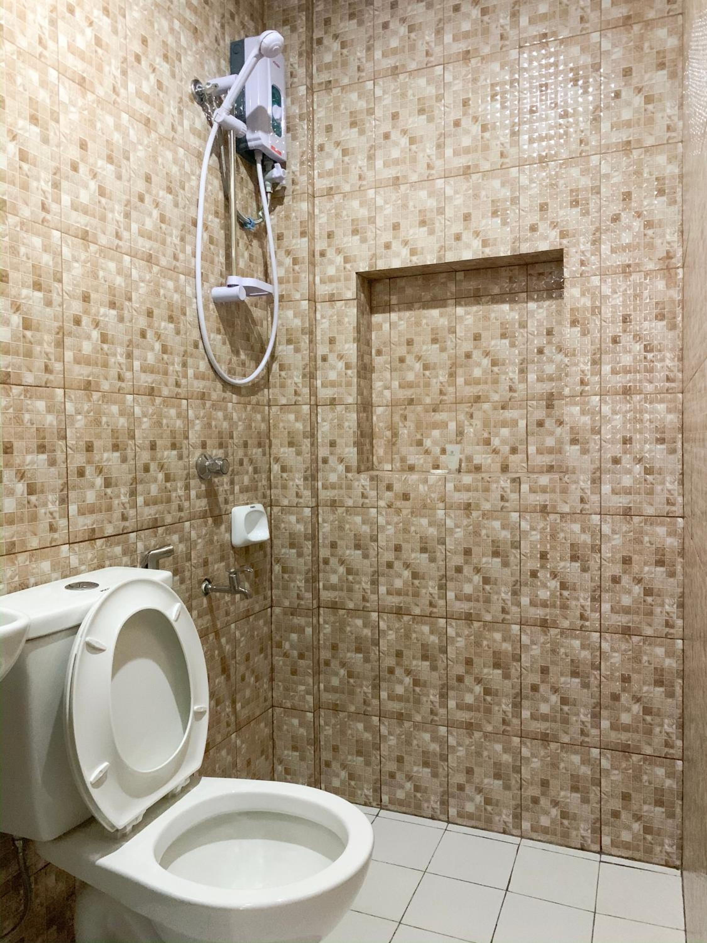 Double Room with Private Bathroom - Photo 2