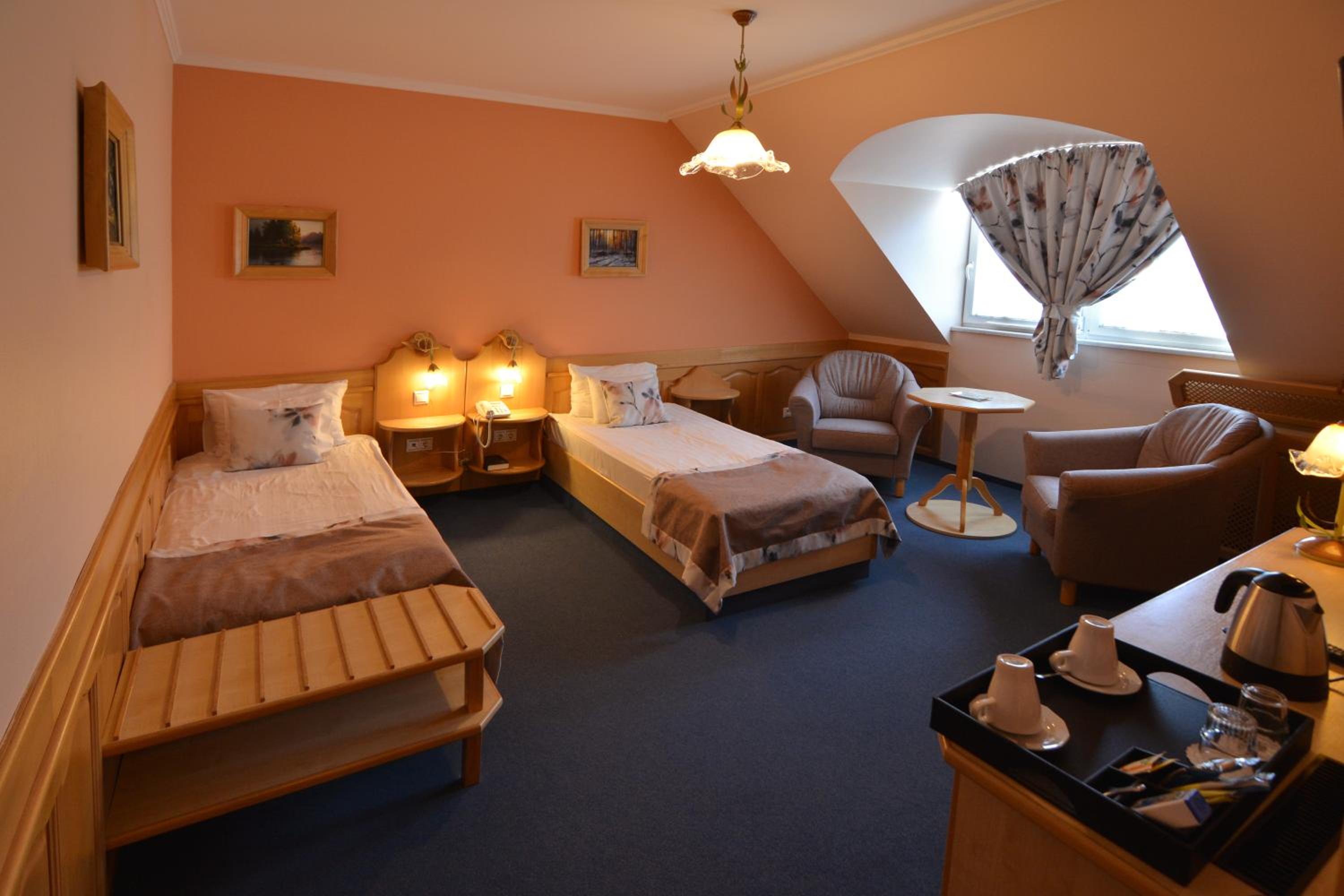 Twin Room - Photo 2