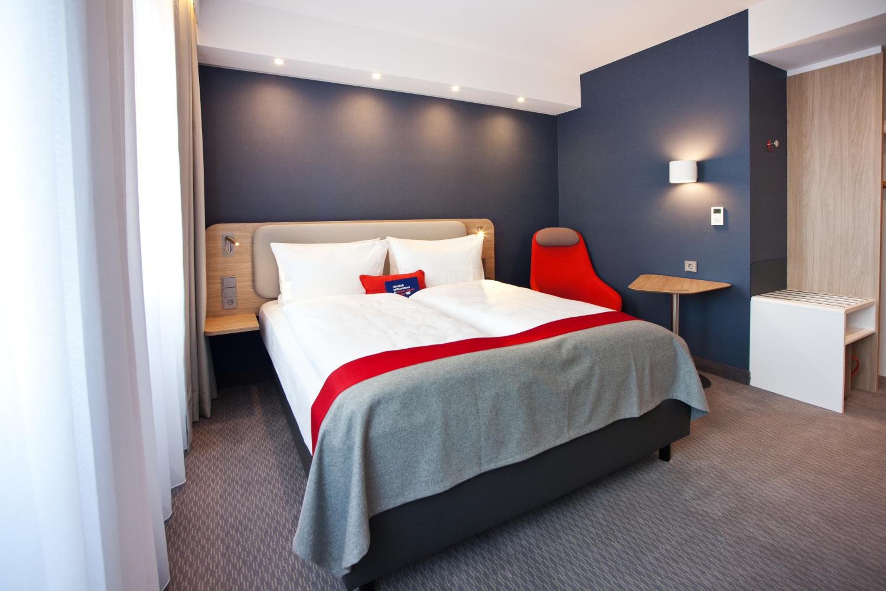 Standard Queen Room - Photo 6