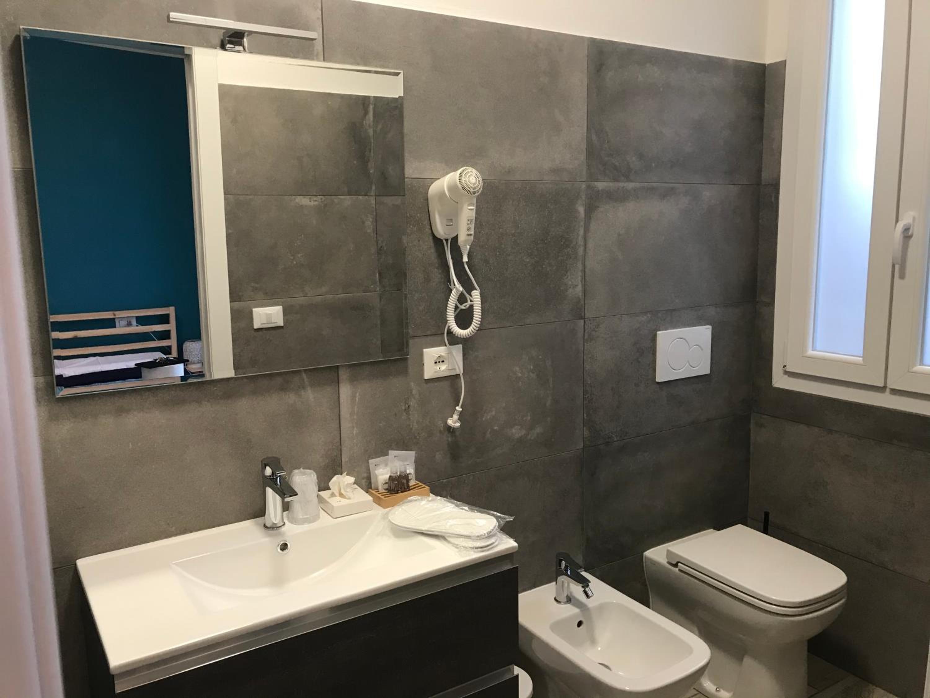 Double or Twin Room with Balcony - Photo 23