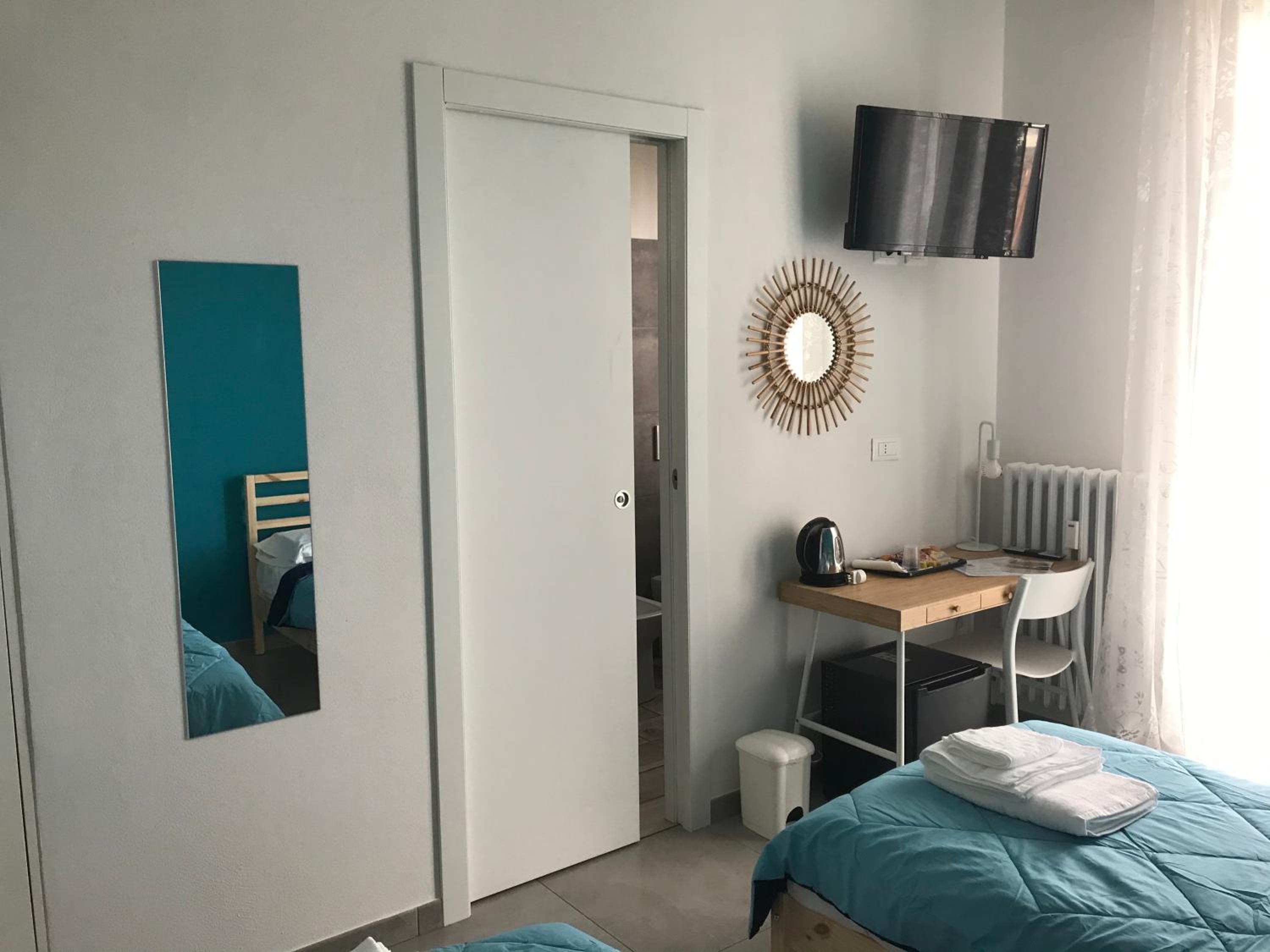 Double or Twin Room with Balcony - Photo 19