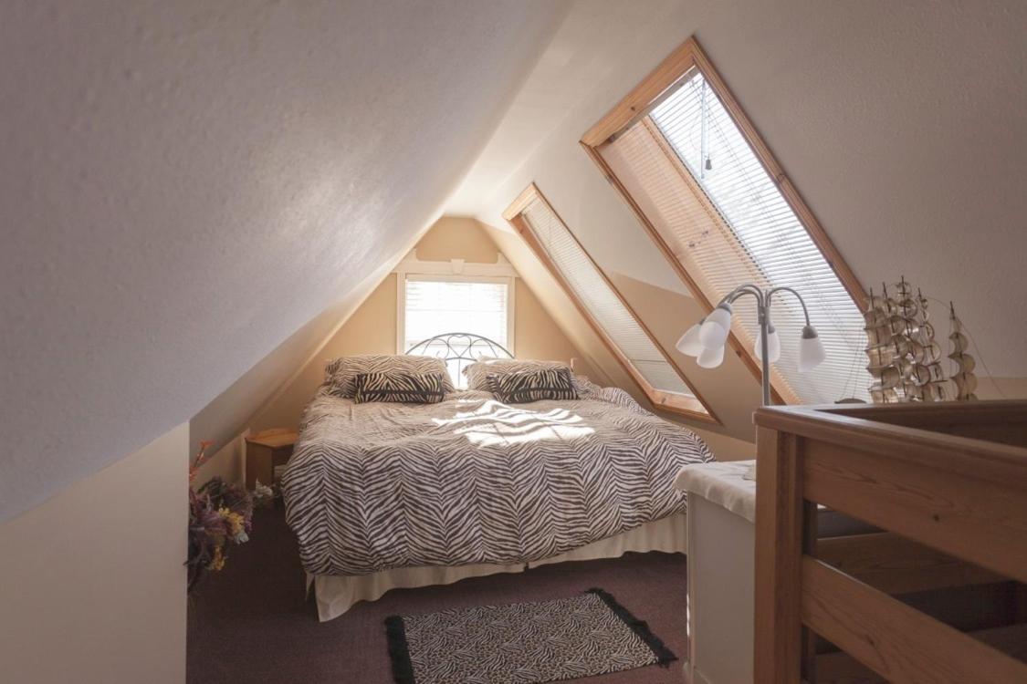 Deluxe Room with Ocean View thumbnail 5