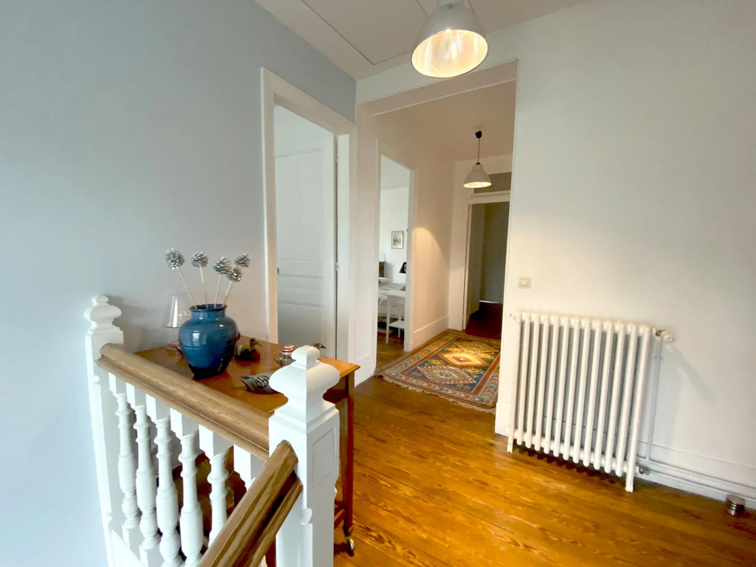 Queen Room photo 2