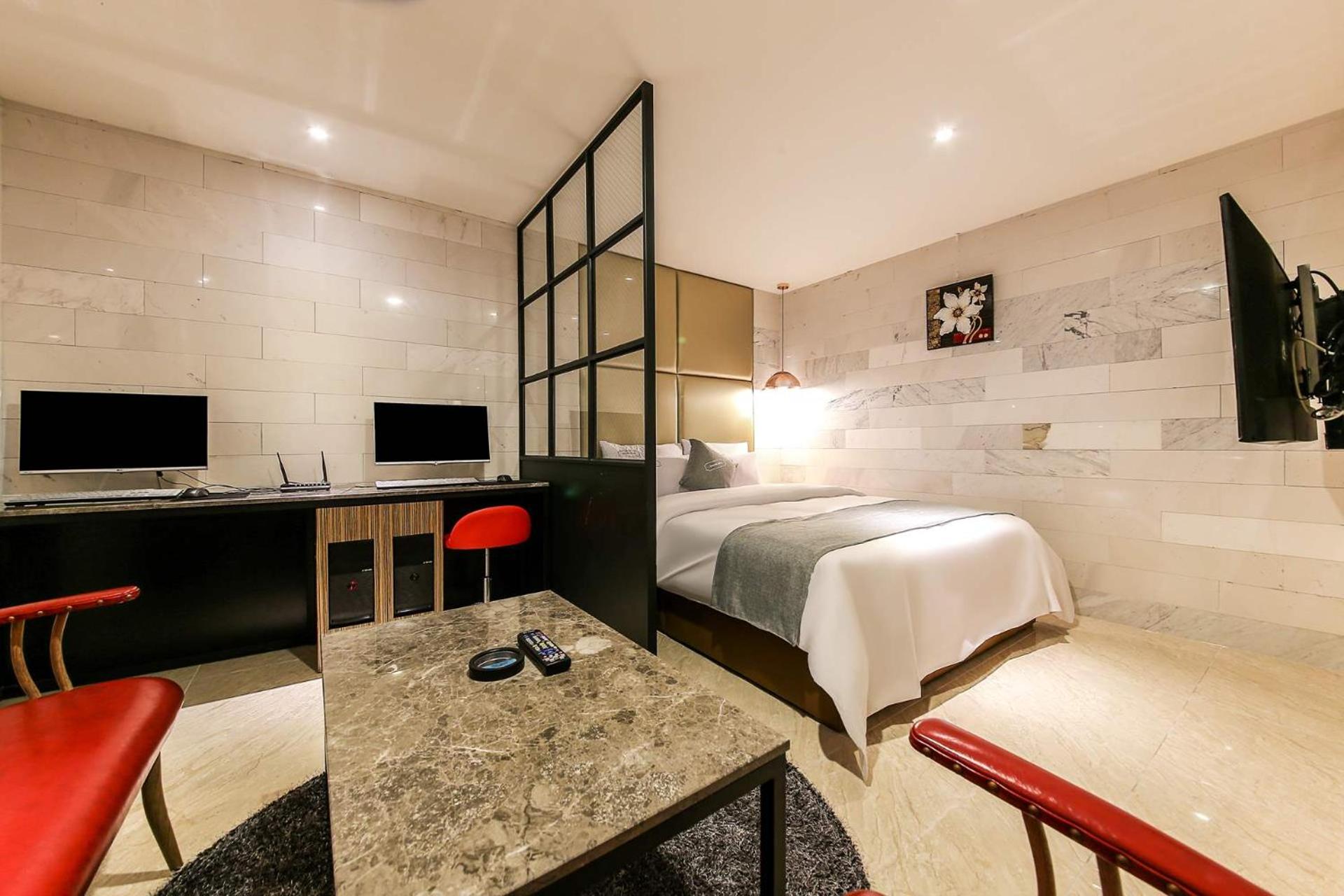 Twin Room - Photo 2