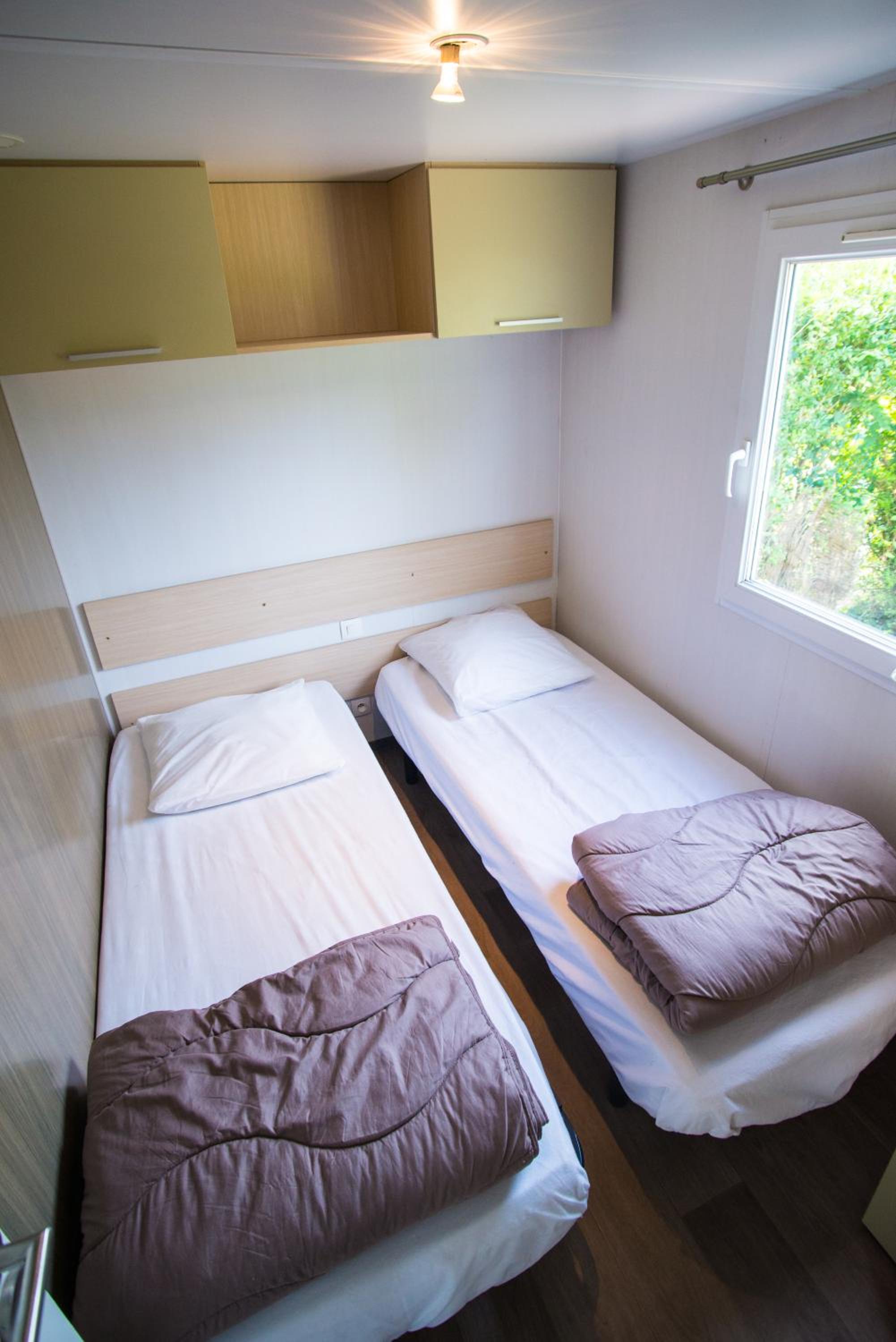 Three-Bedroom Bungalow - Photo 9