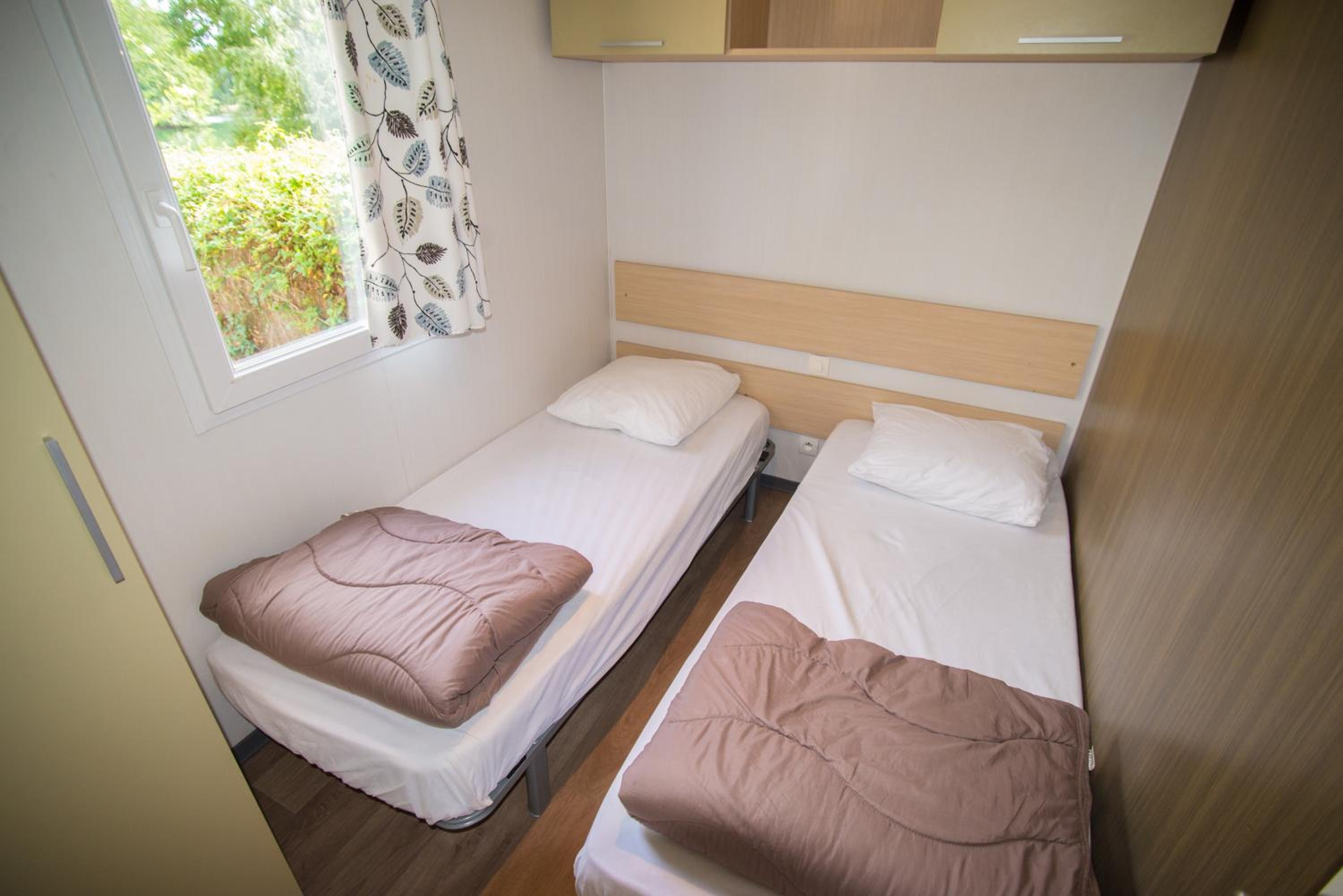 Three-Bedroom Bungalow - Photo 11