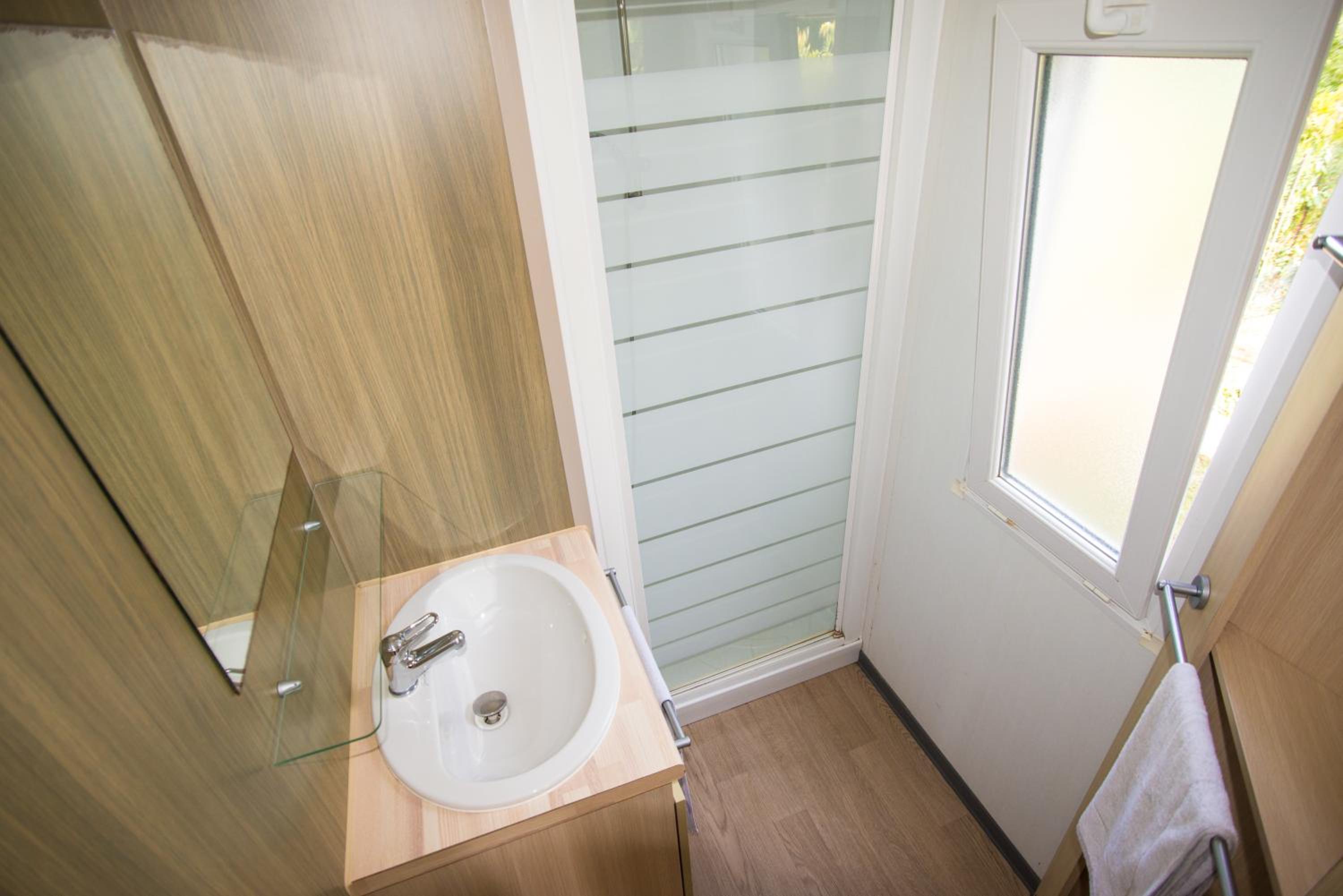 Three-Bedroom Bungalow - Photo 10