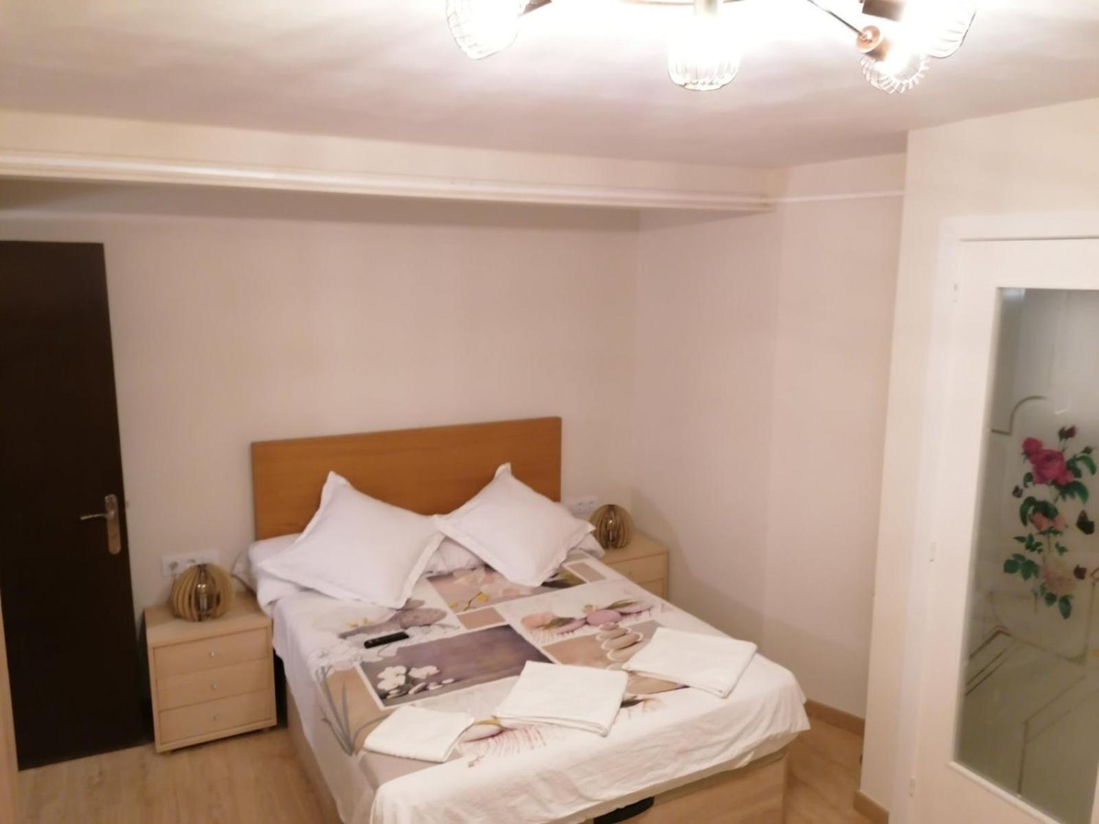 Deluxe Double Room (2 Adults + 1 Child) - Photo 1