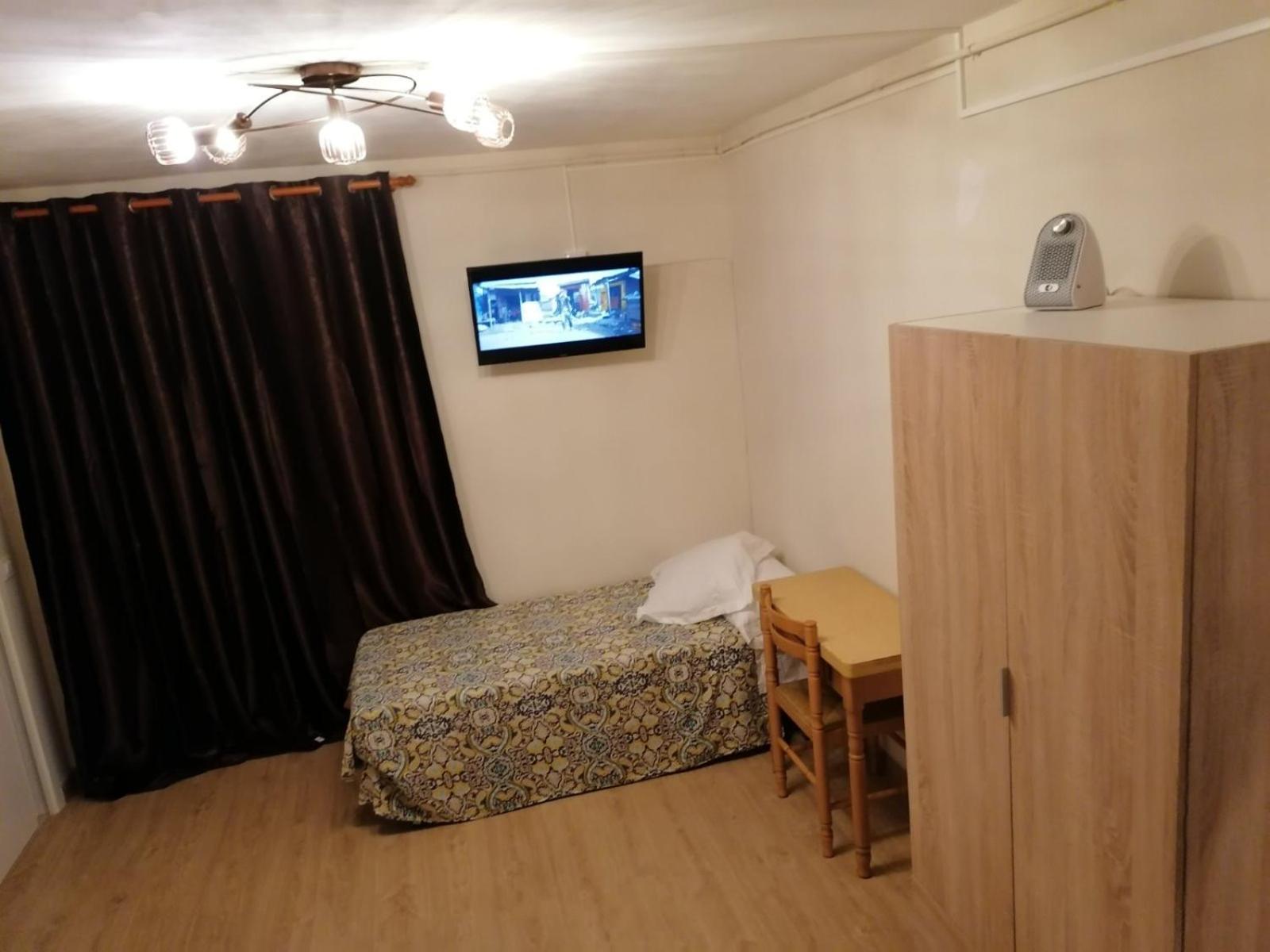 Deluxe Double Room (2 Adults + 1 Child) - Photo 6