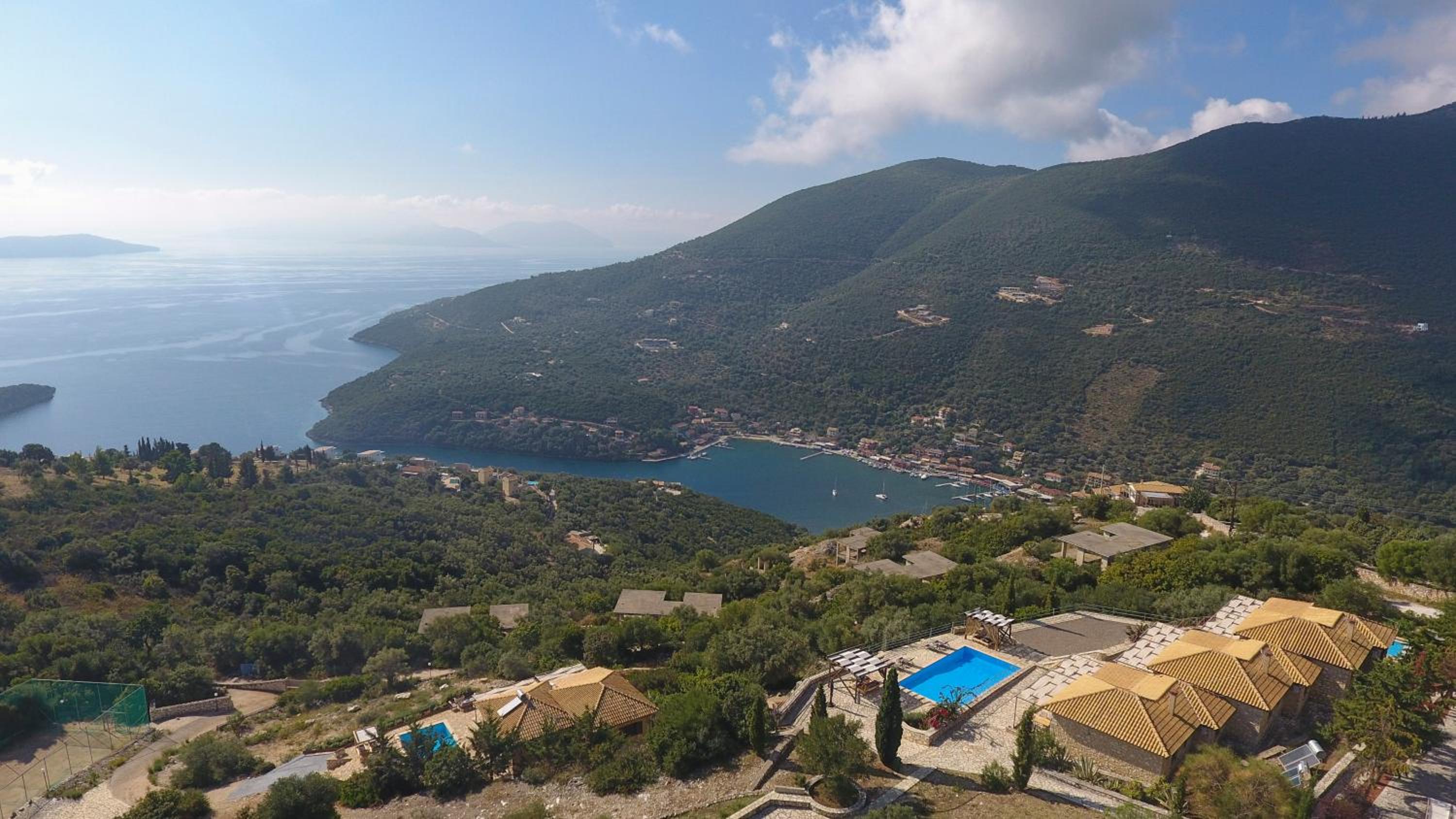 Three-Bedroom Villa with Private Pool photo 2