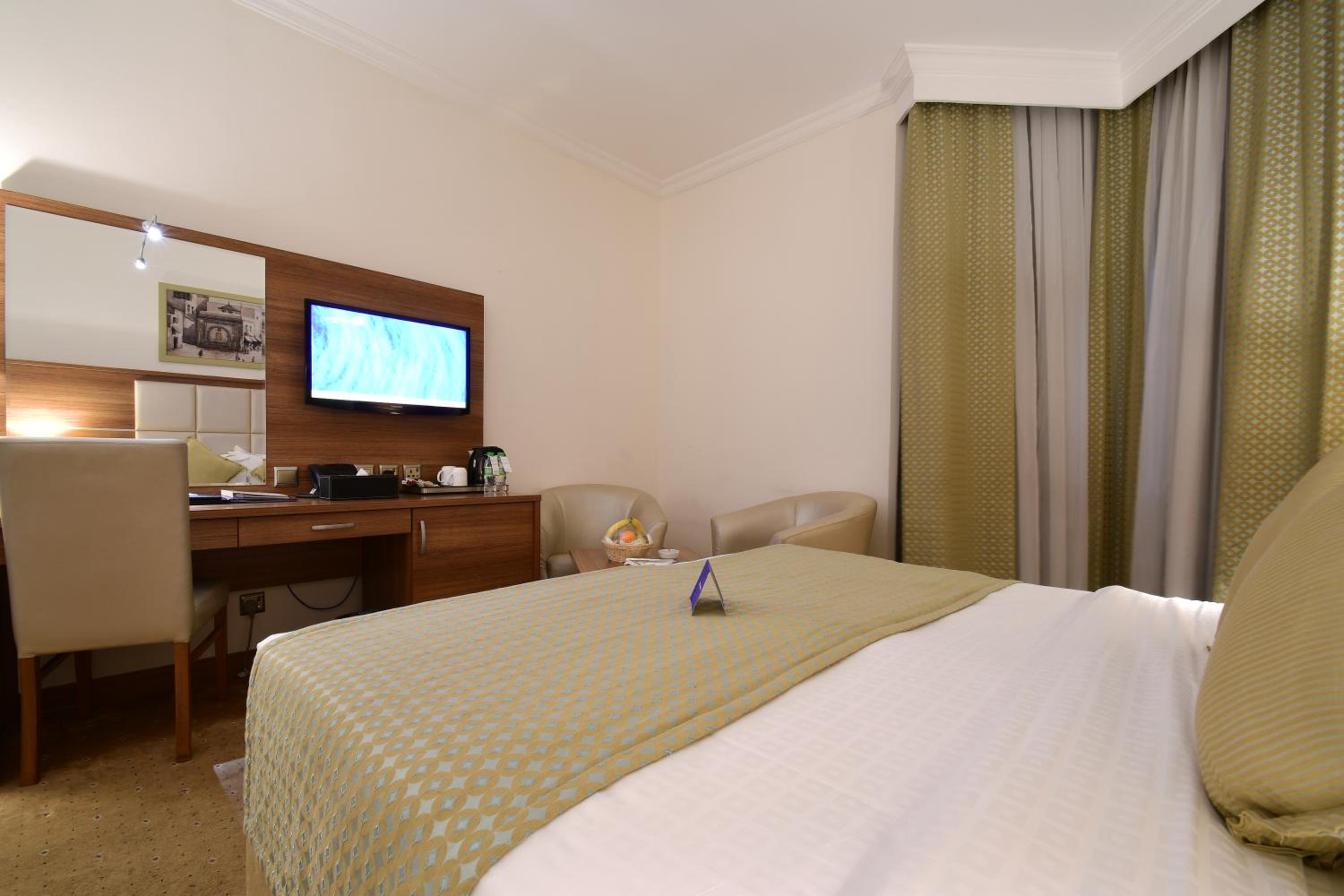 Deluxe Suite - Photo 2