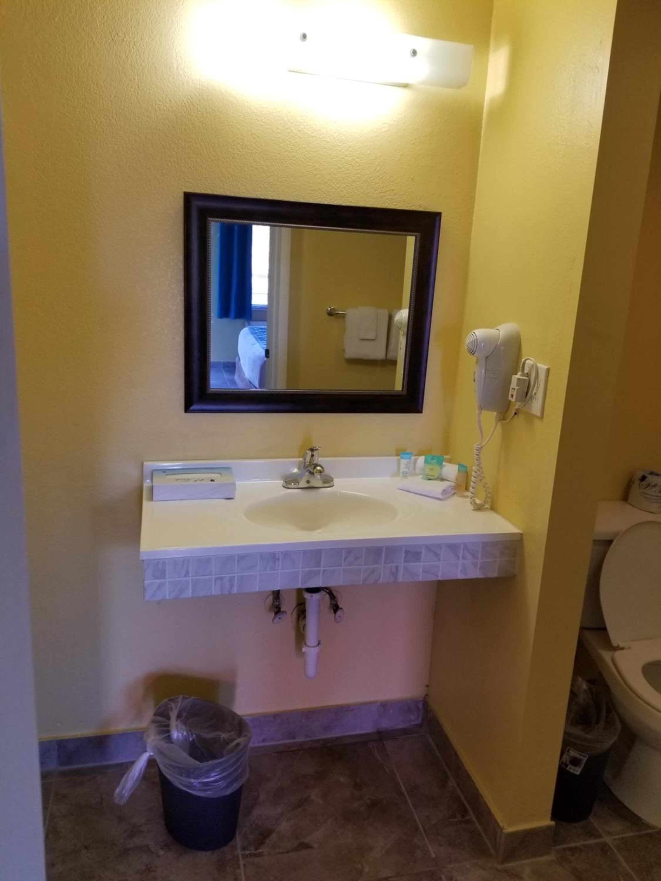 Deluxe King Room - Photo 4