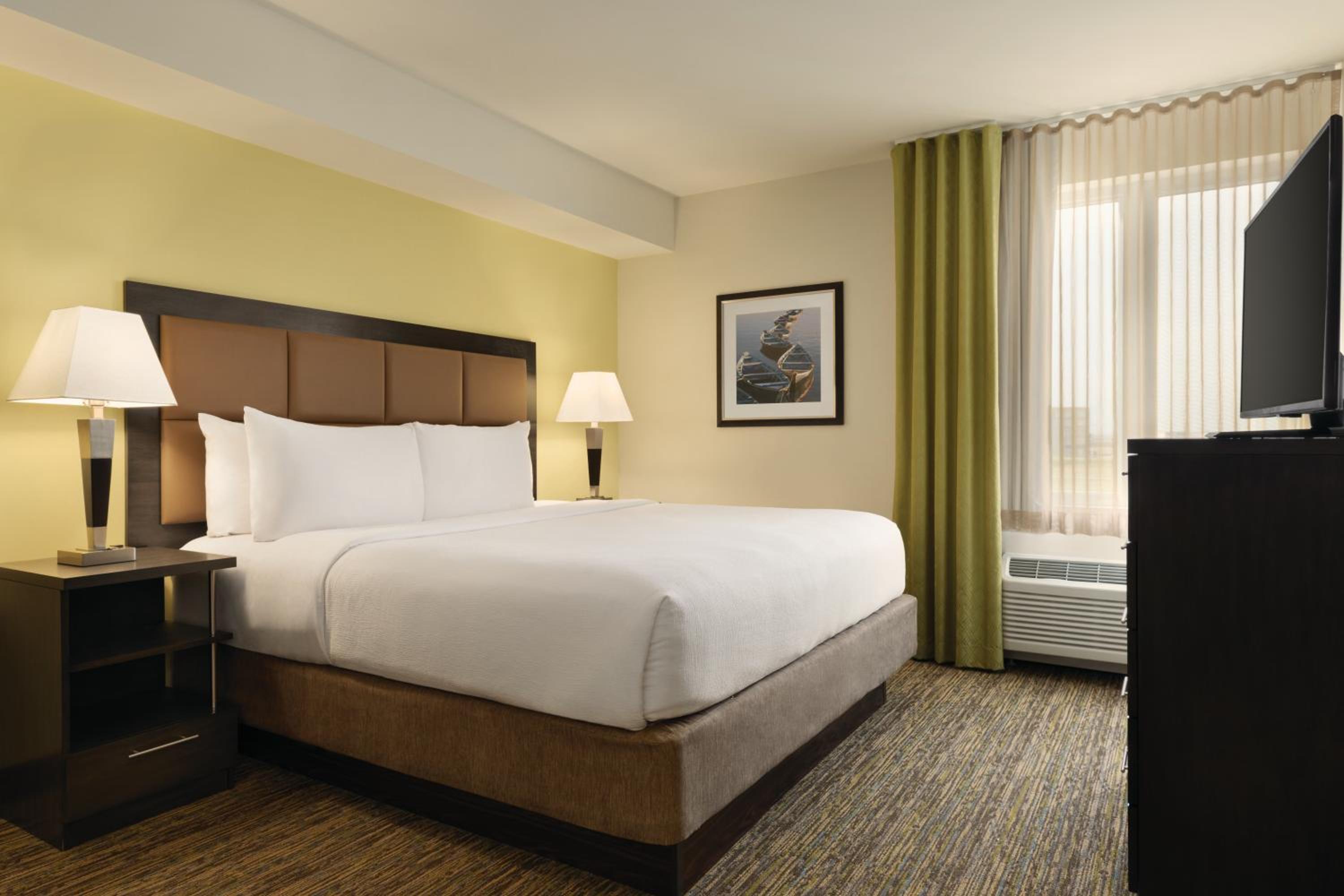 One-Bedroom King Suite - Non-Smoking