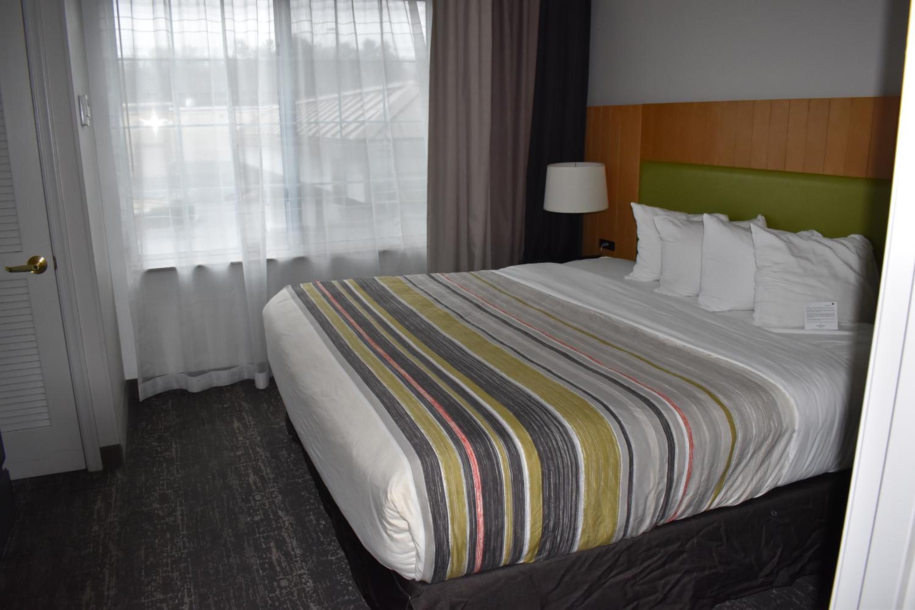 One-Bedroom King Suite - Non-Smoking - Photo 13