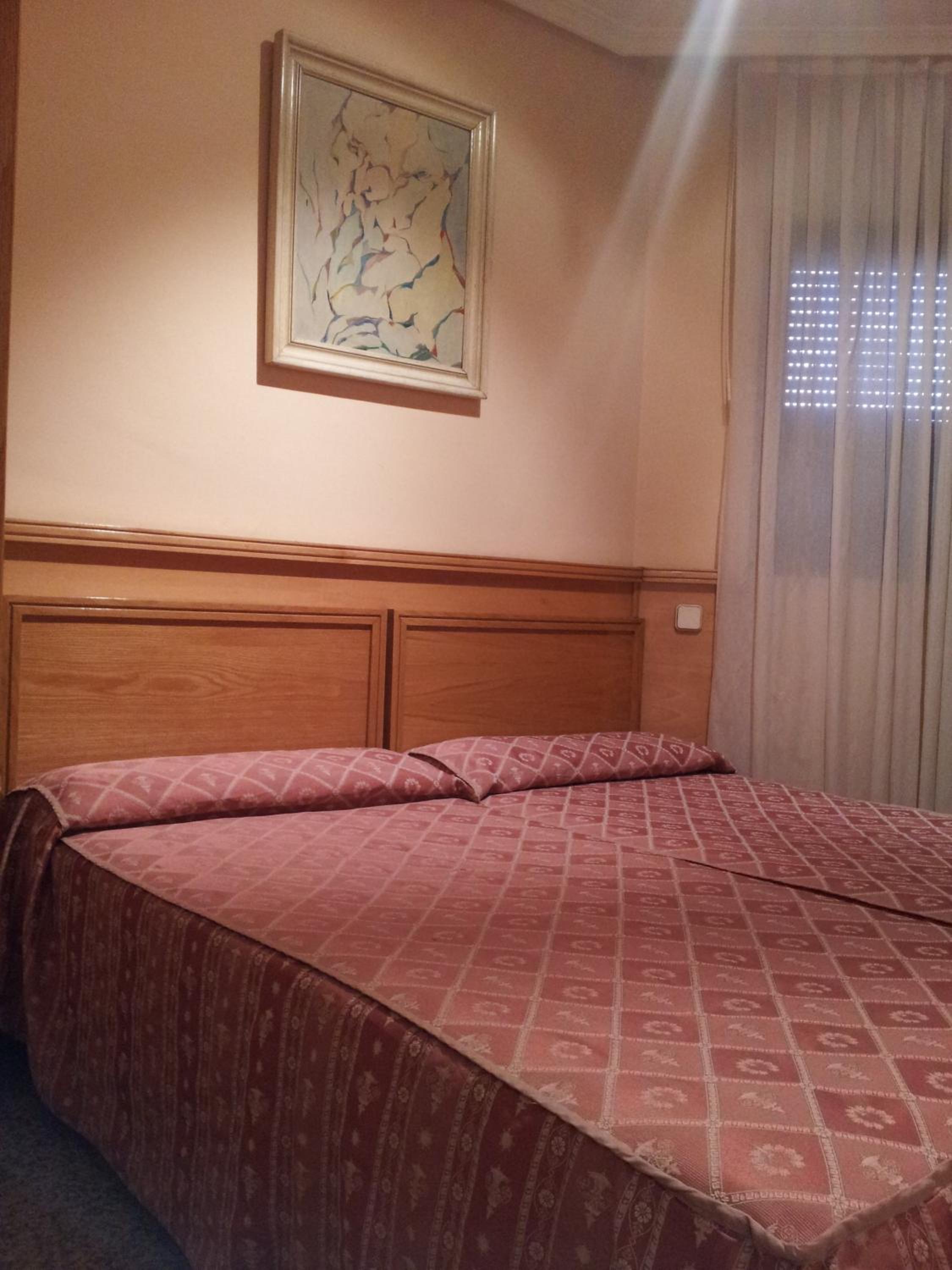 Twin Room - Photo 8