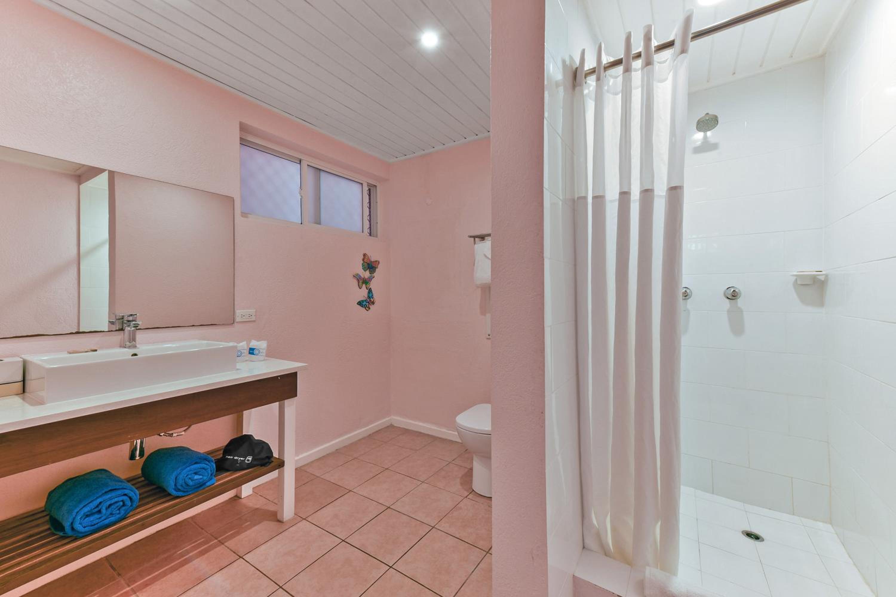 Room Mixed View - Photo 3