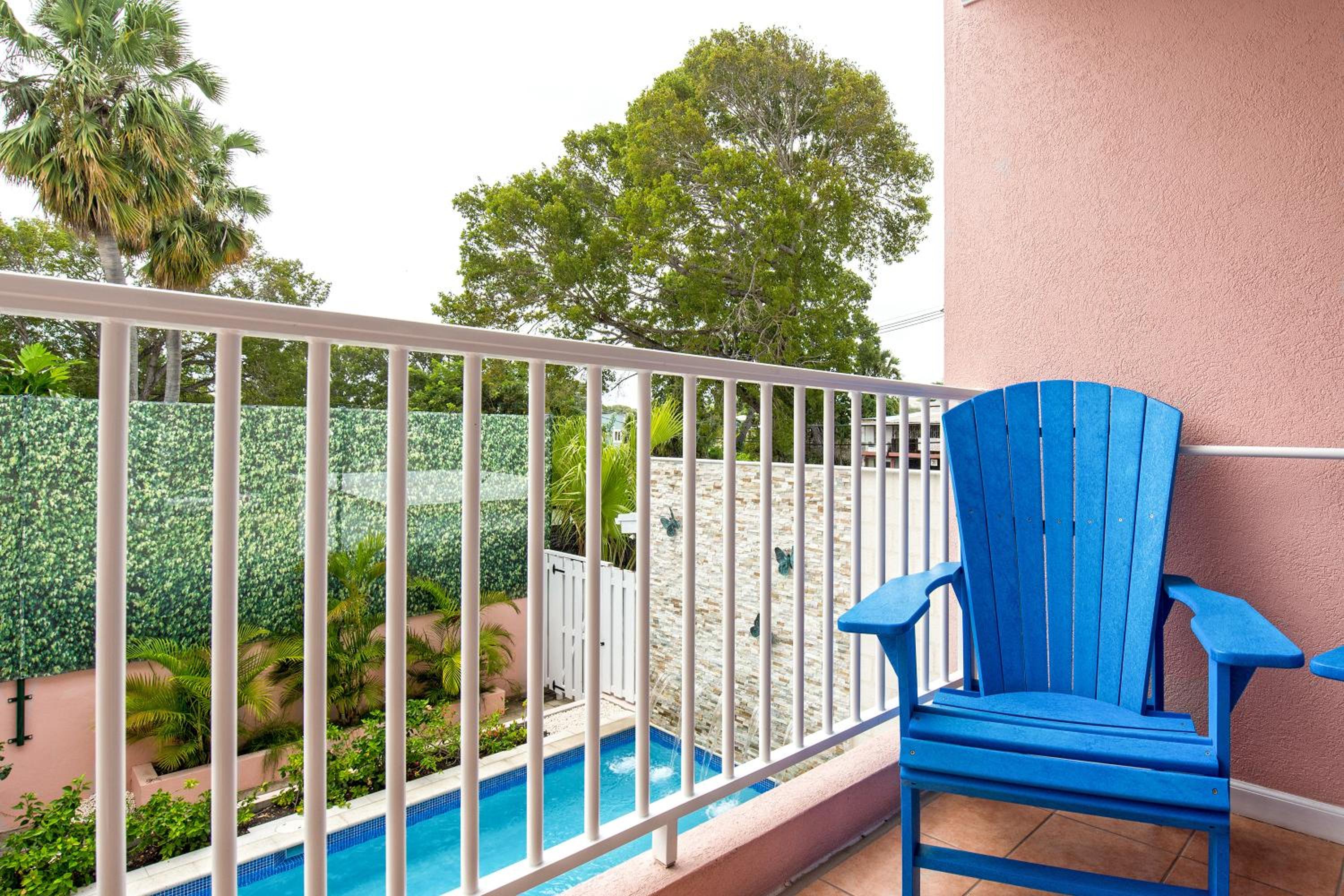 Superior Studio Pool view - Photo 5