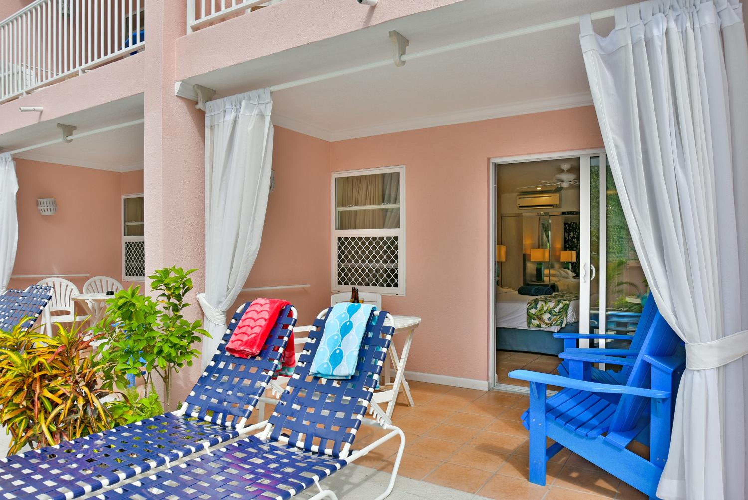 Deluxe Studio Pool View Ground Floor (Adults Only) - Photo 7