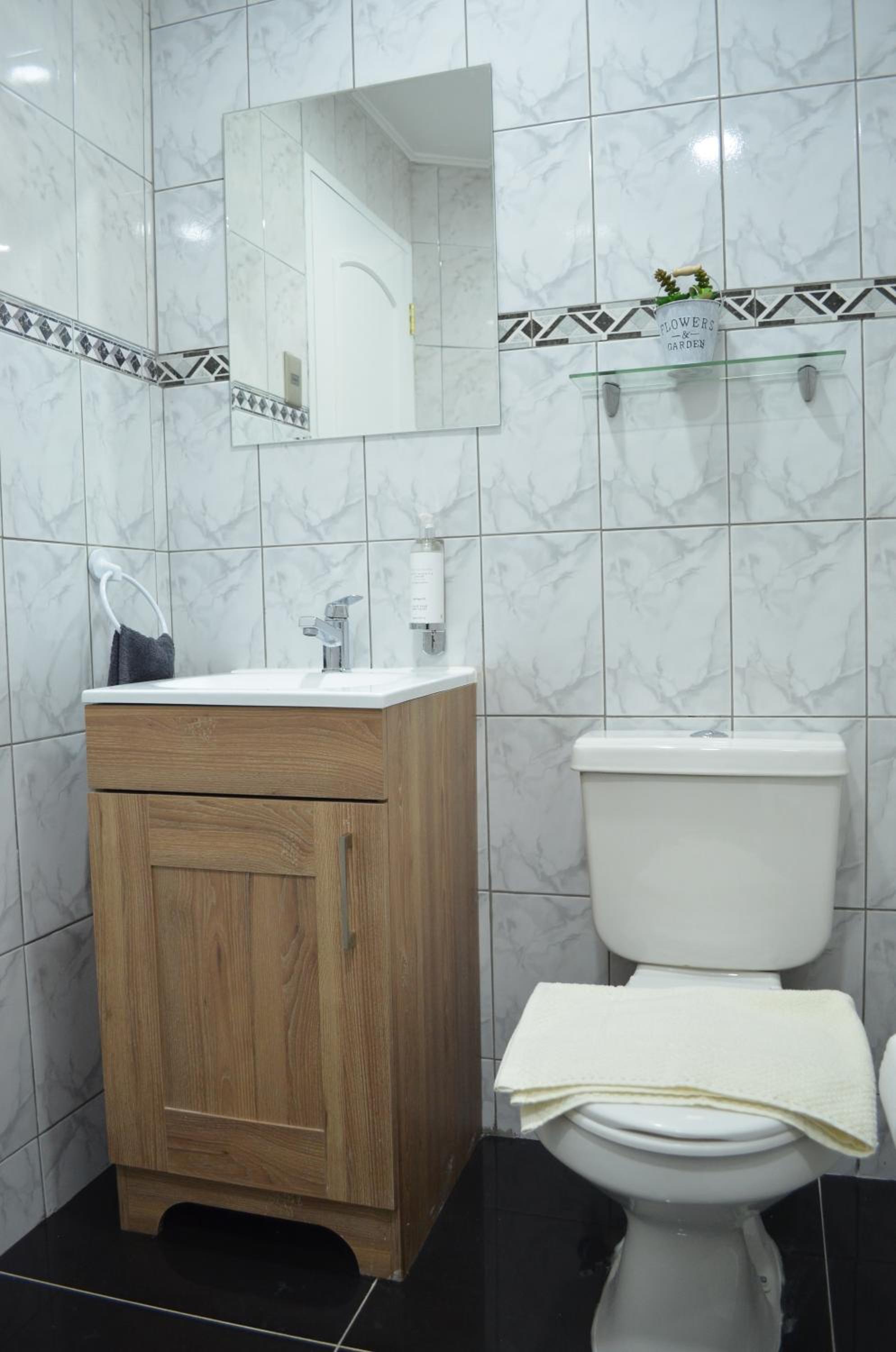 Twin Room with Private External Bathroom photo 2