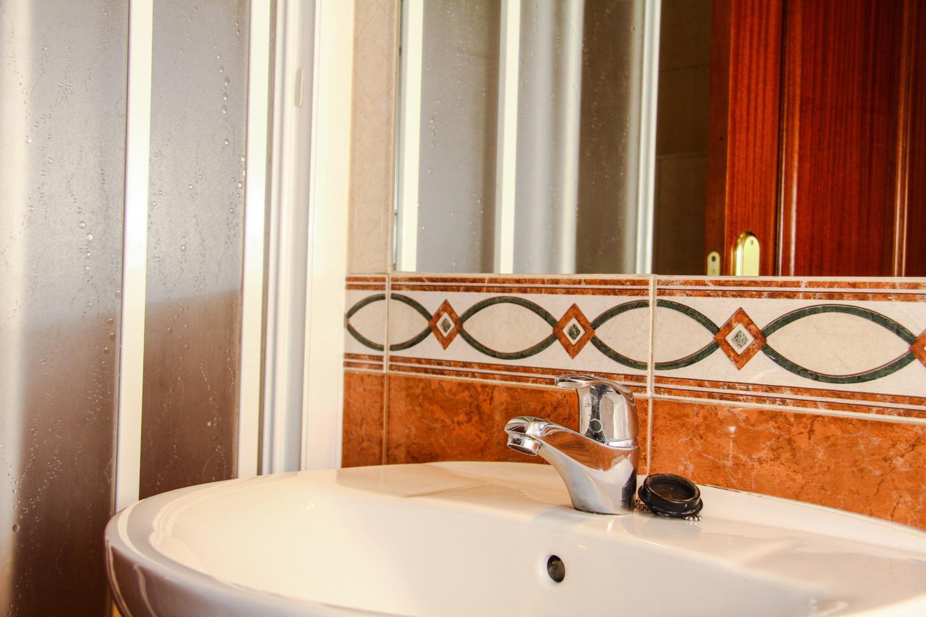 Double or Twin Room with Private Bathroom photo 3