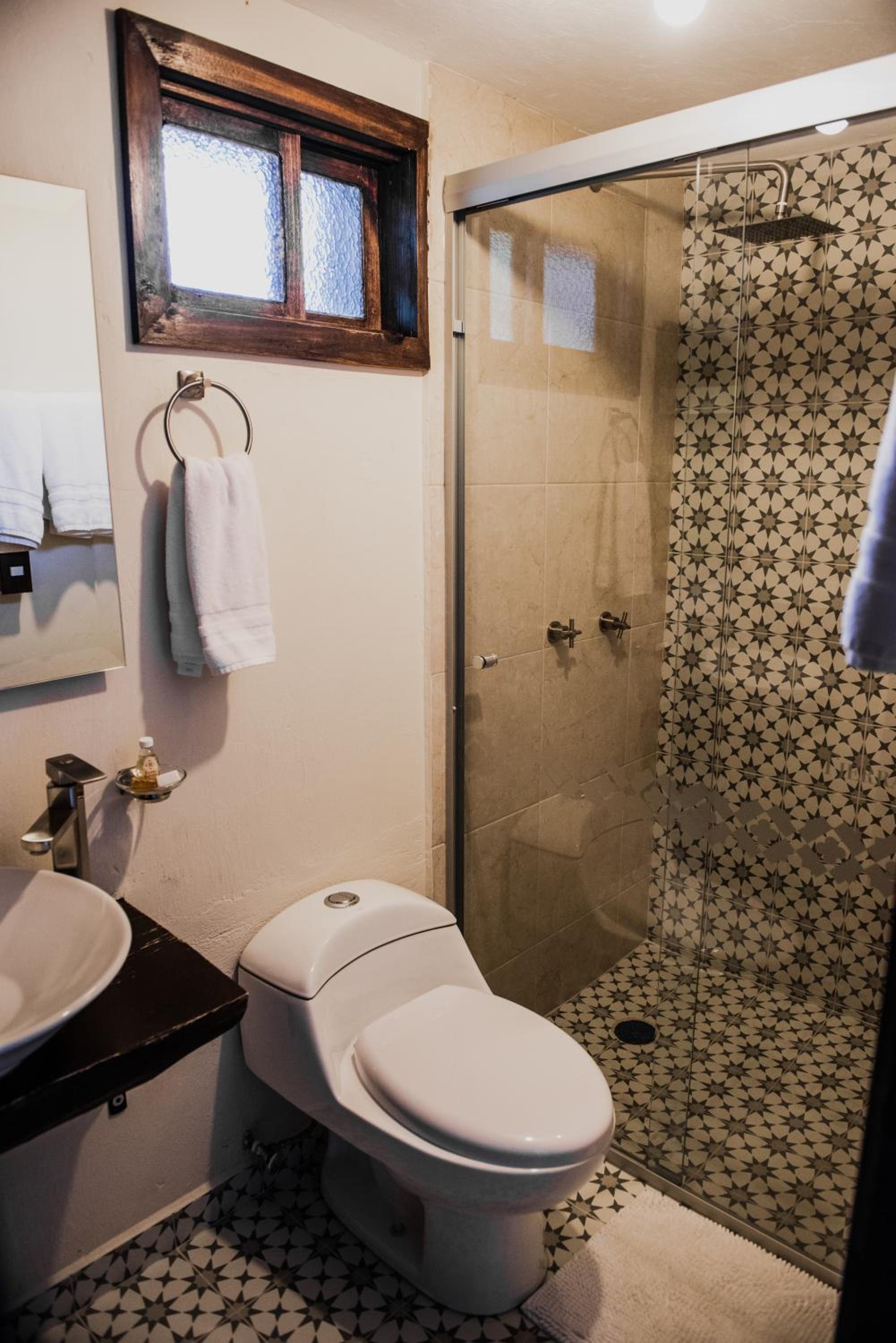 Deluxe Queen Room with Two Queen Beds photo 3