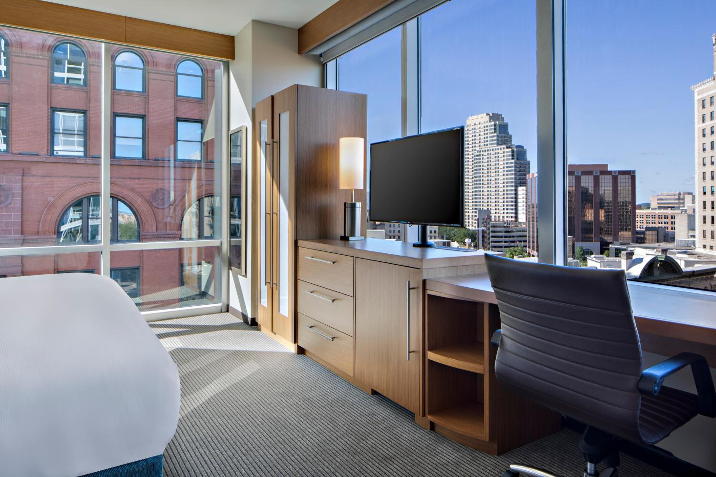 King Room with Sofa Bed and City View - Photo 3