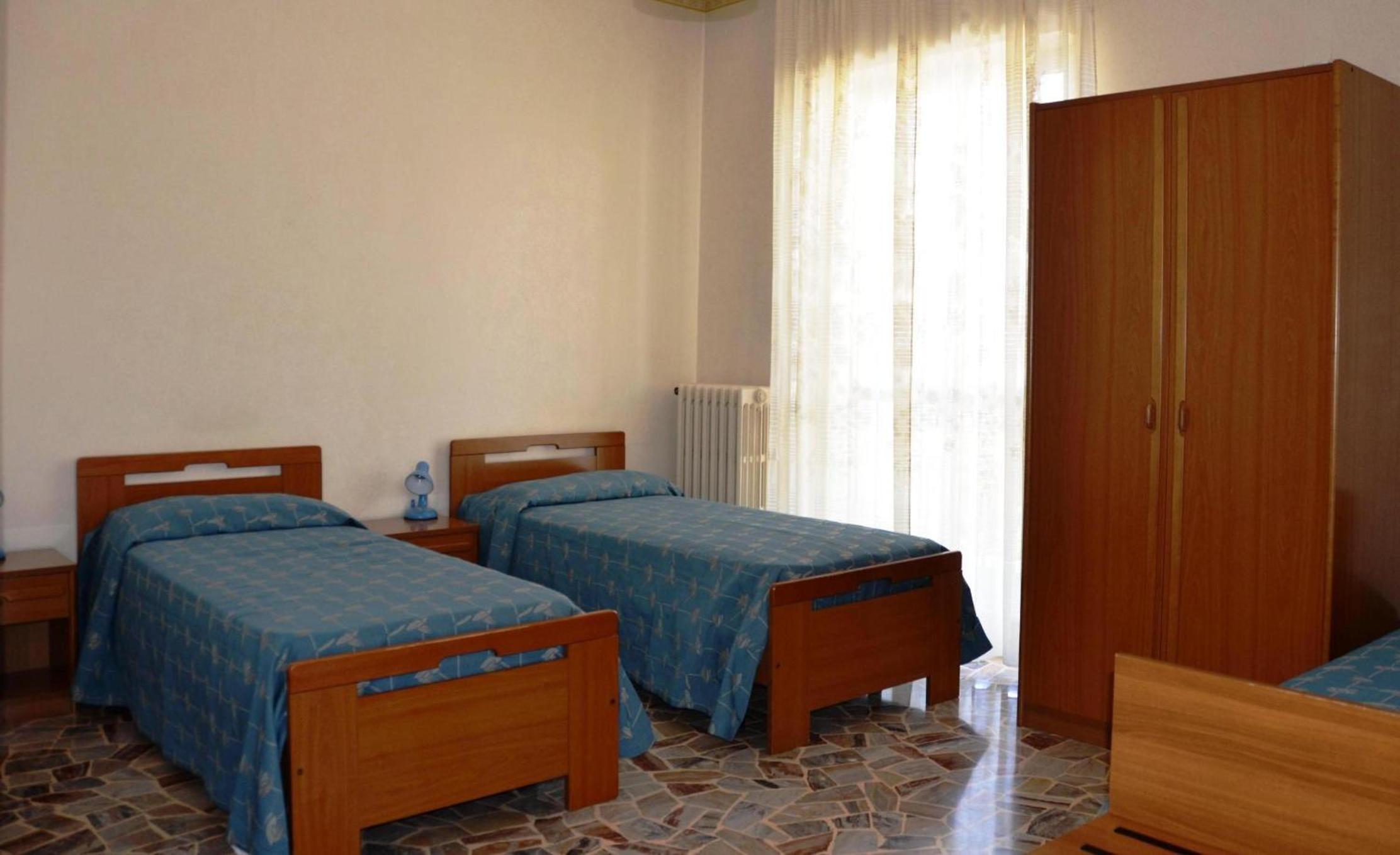Twin Room - Photo 5