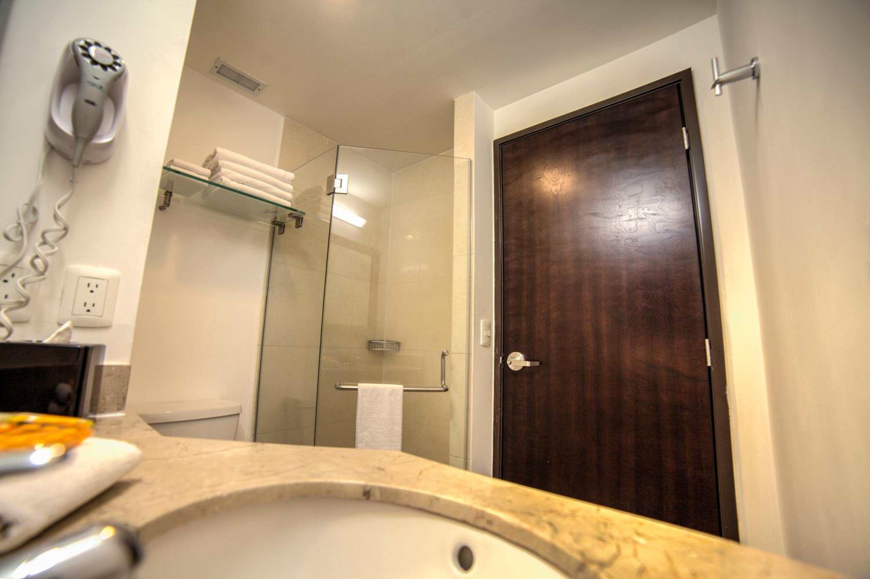 King Room - Non-Smoking - Photo 7