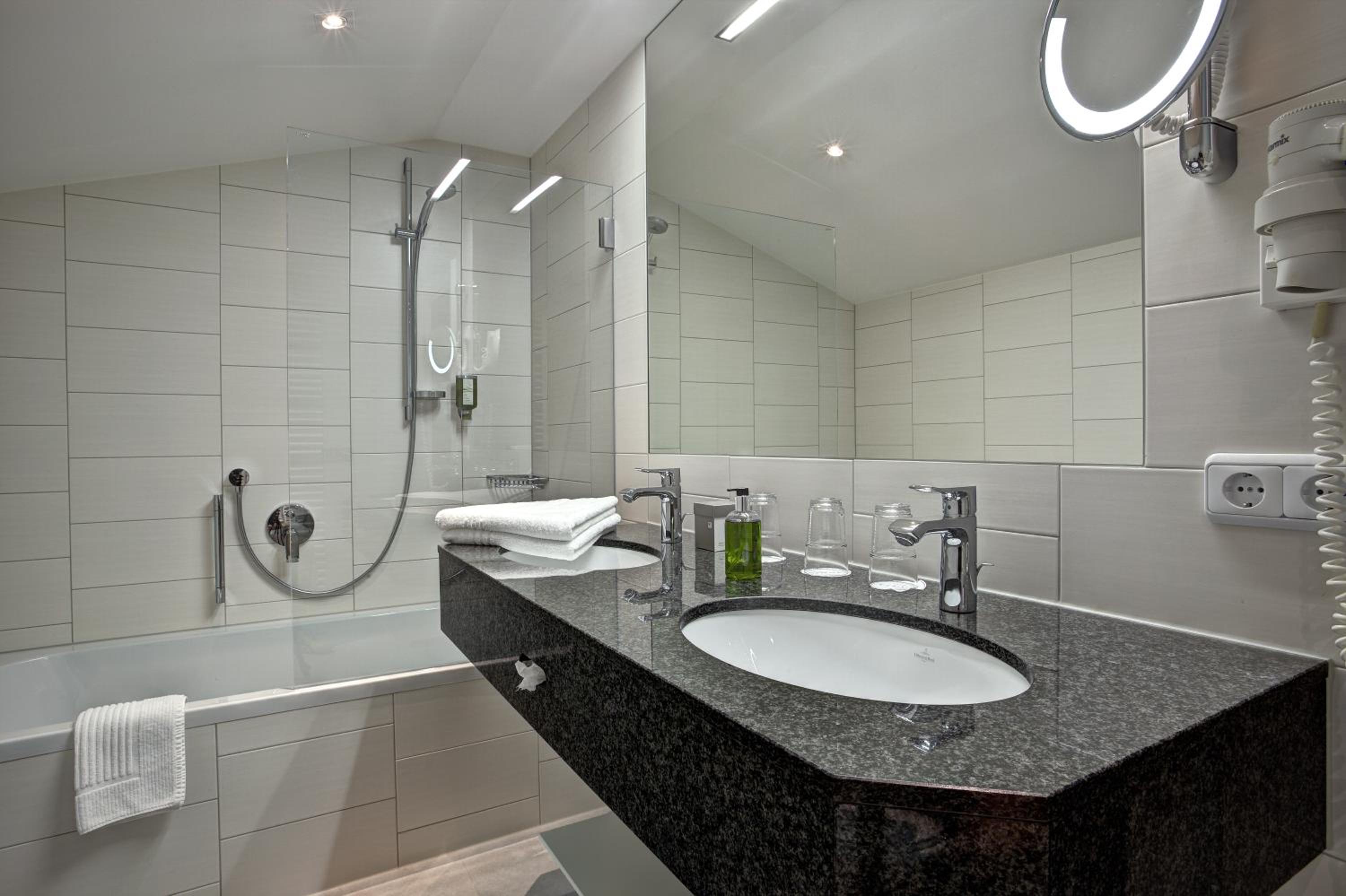 Suite - Photo 3