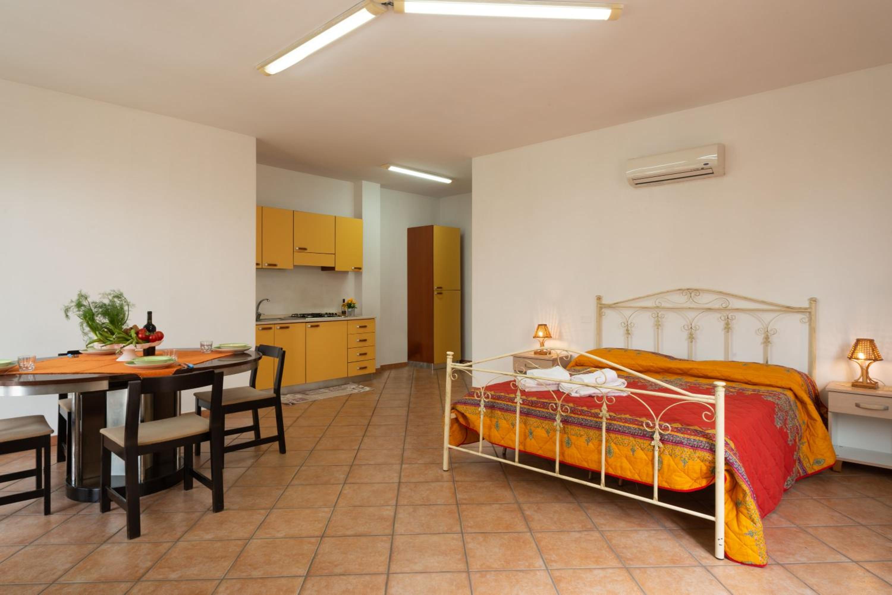 Superior One-Bedroom Apartment with Balcony - Photo 4