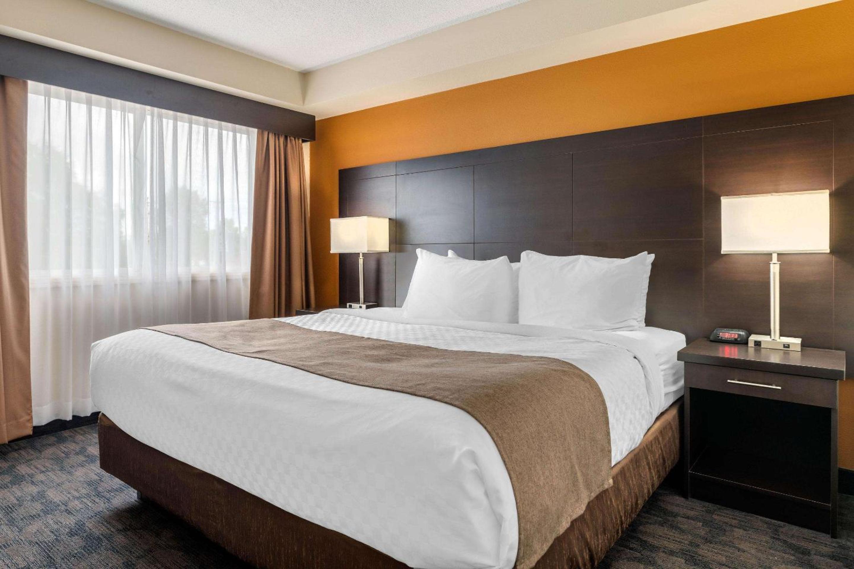 King Room with Double Bed - Non-Smoking - Photo 2