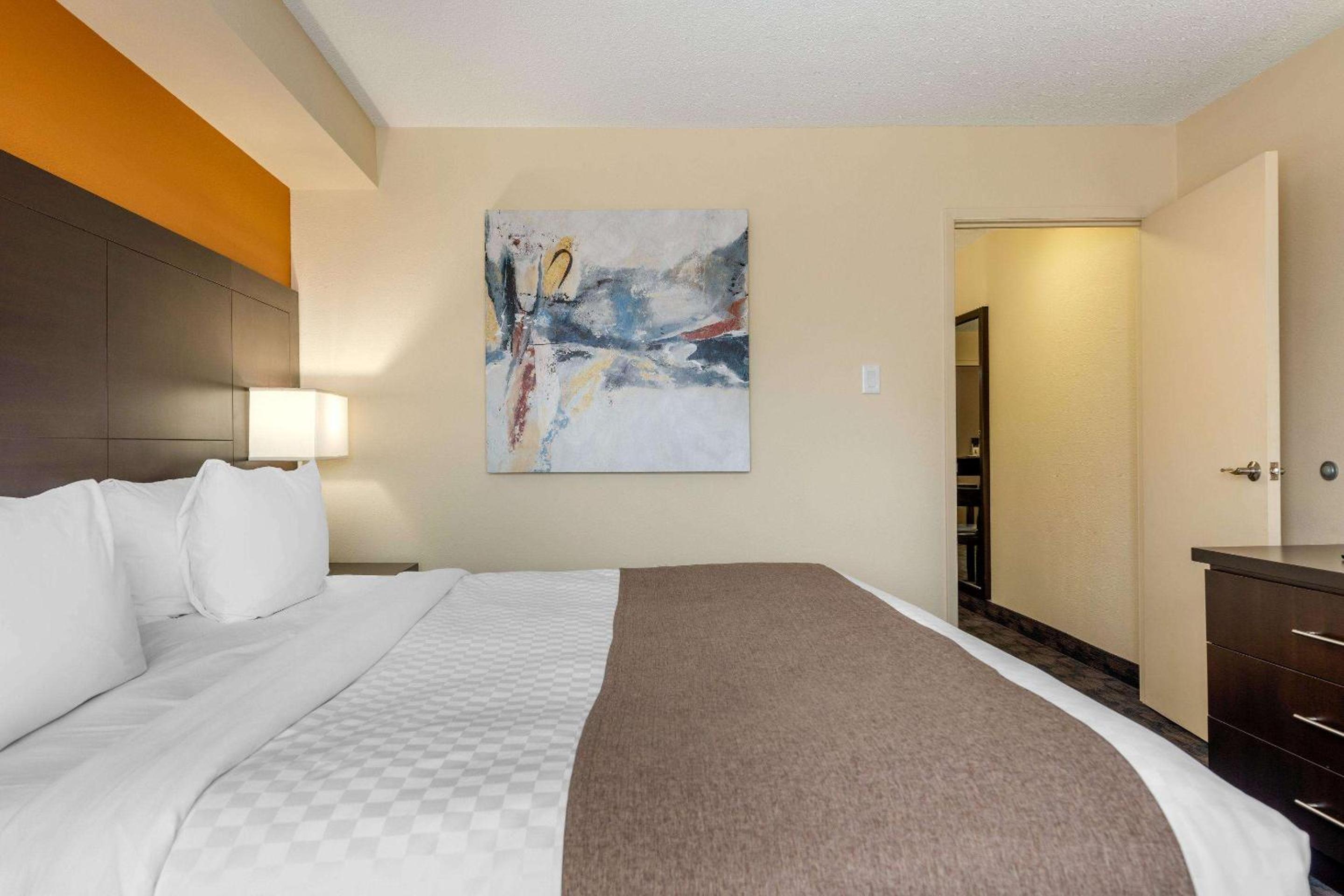King Room with Double Bed - Non-Smoking - Photo 4