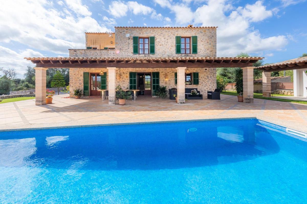 Villa photo 1