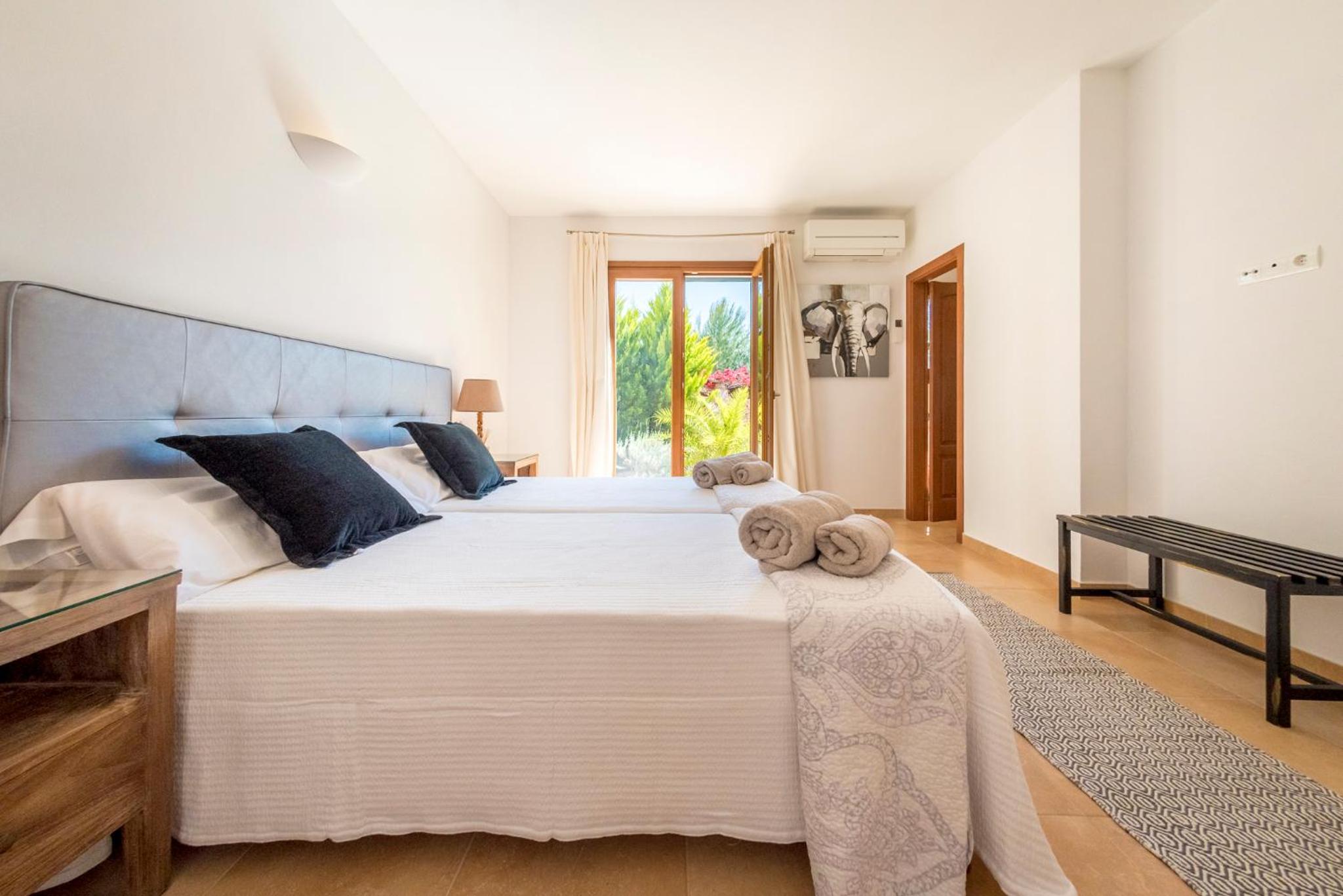 Villa photo 3