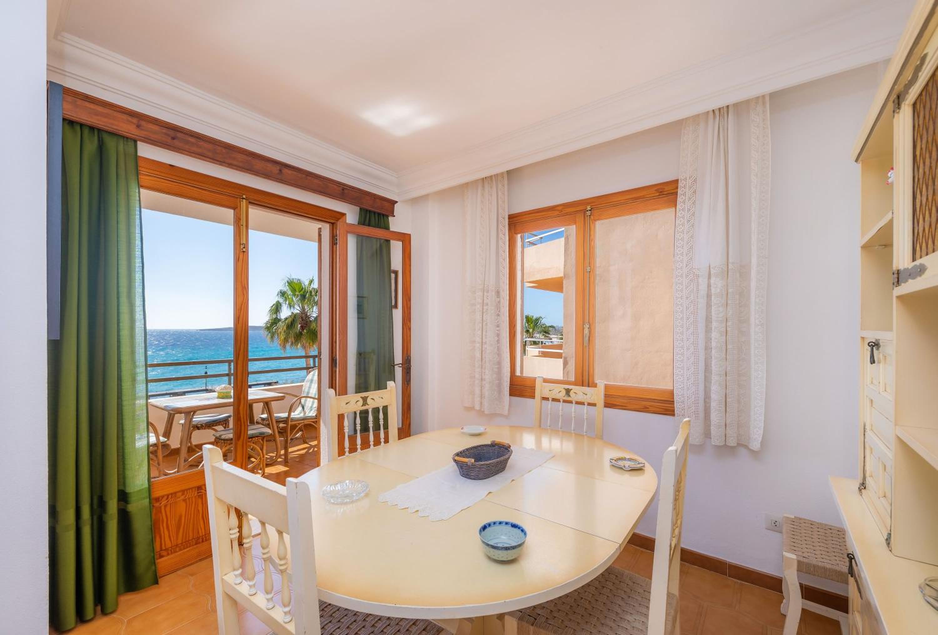 Three-Bedroom Premium Apartment with Balcony photo 3