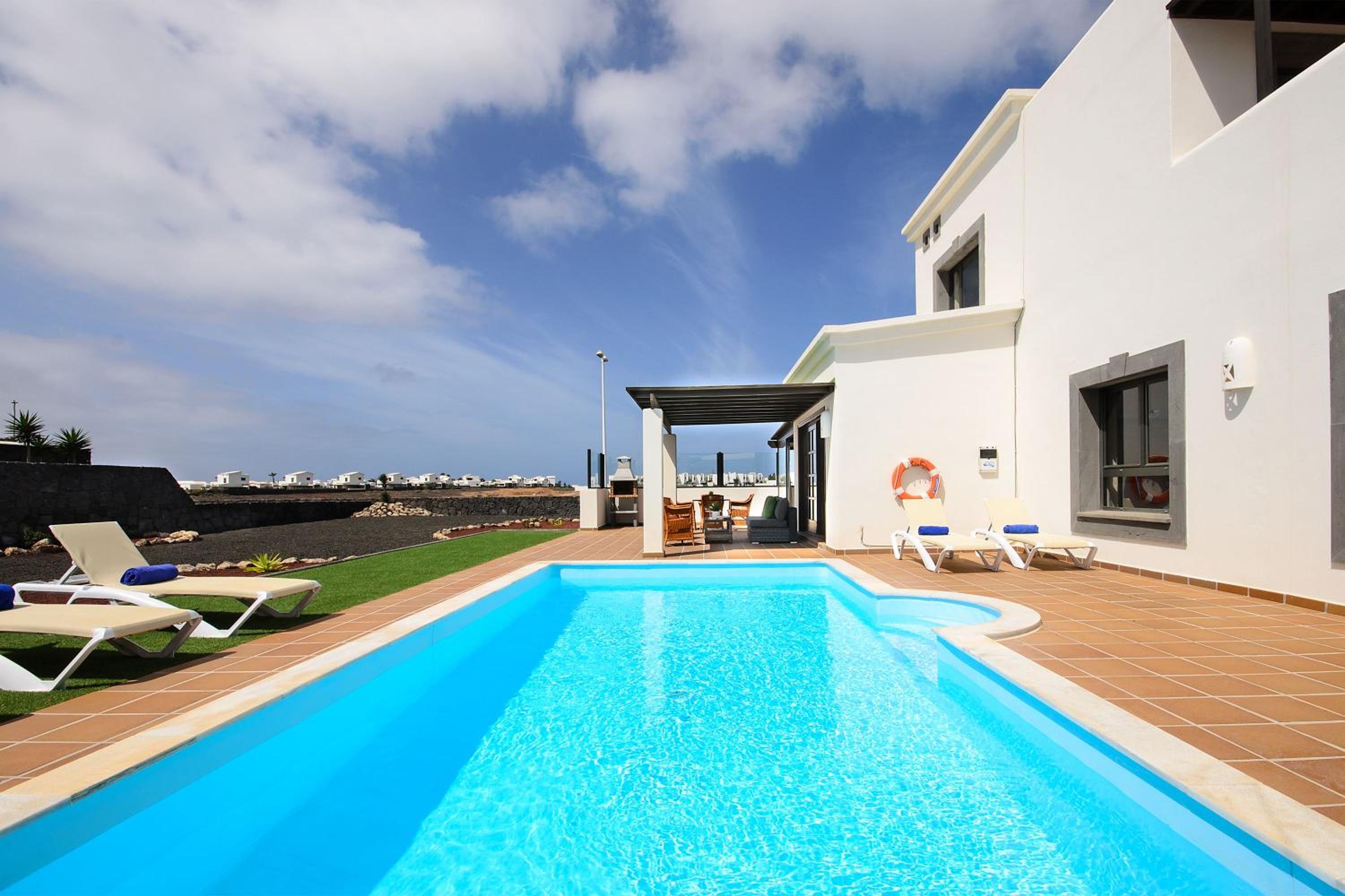 Villa with Sea View - Photo 5