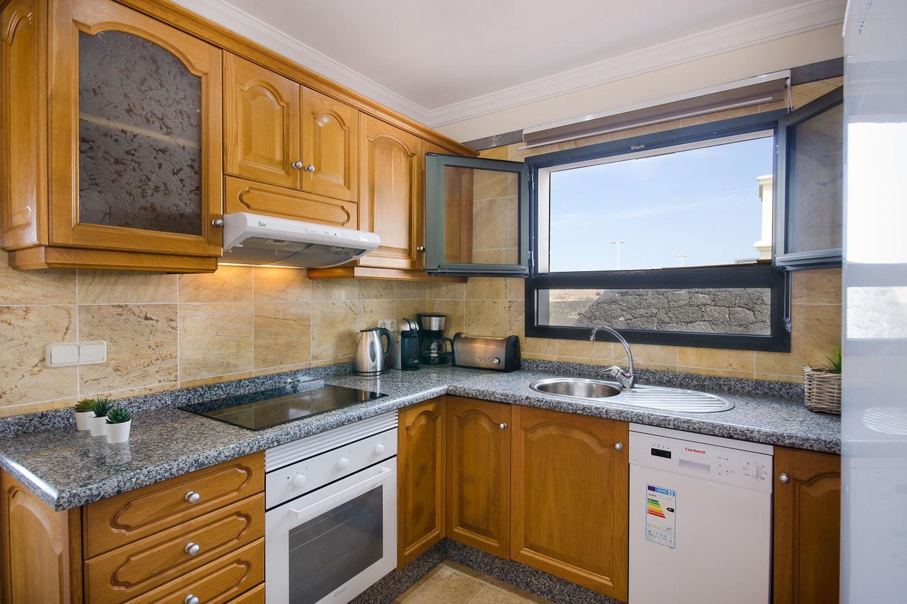 Villa with Sea View - Photo 25