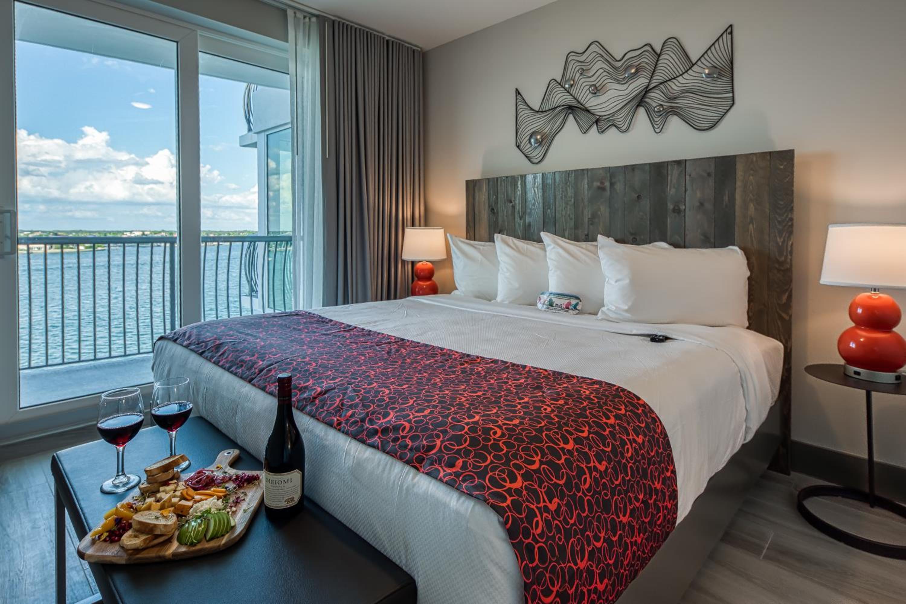 PREMUIM Two-Bedroom Suite with Balcony and Full Water View photo 1