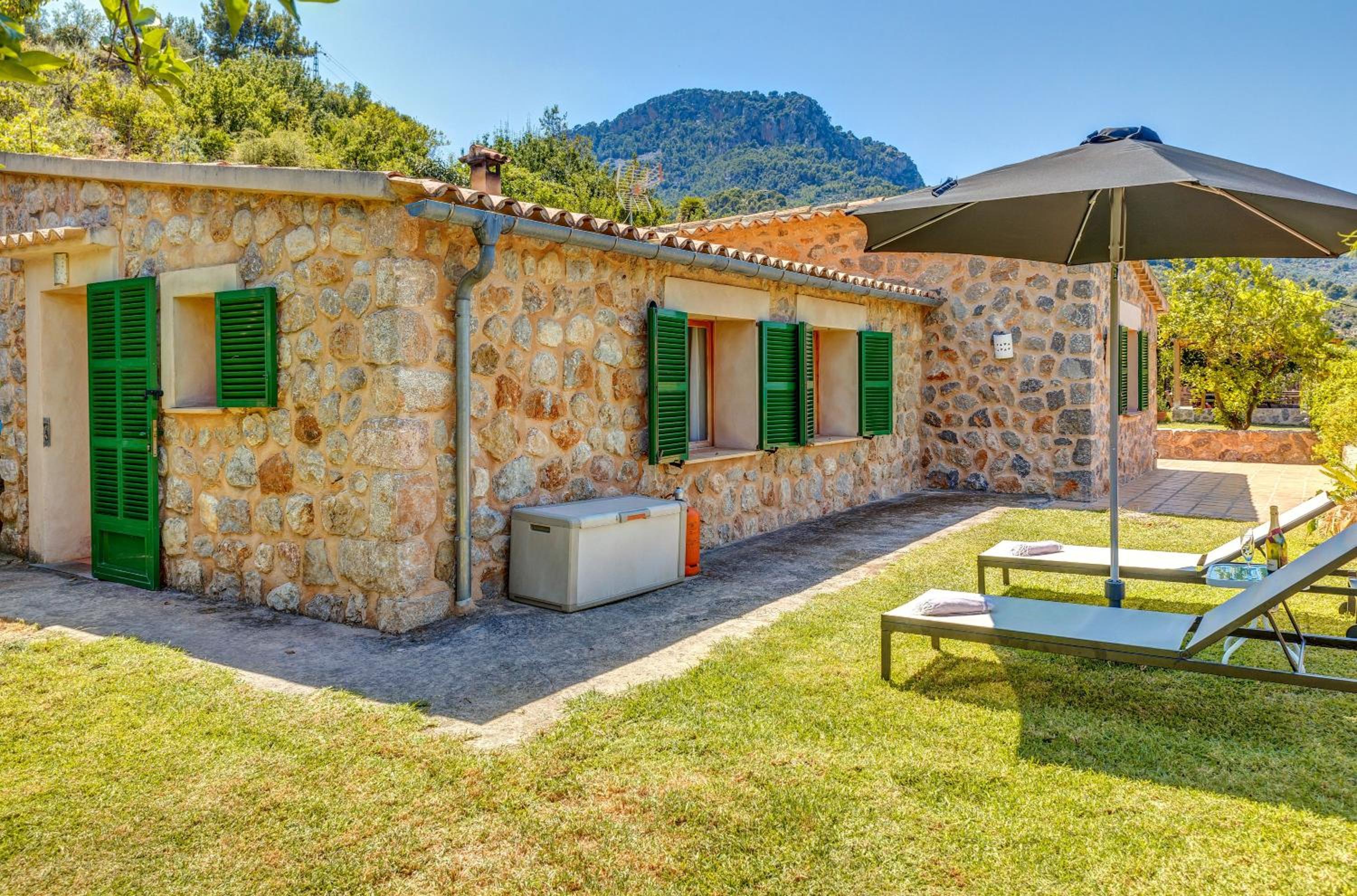 Villa - Photo 2